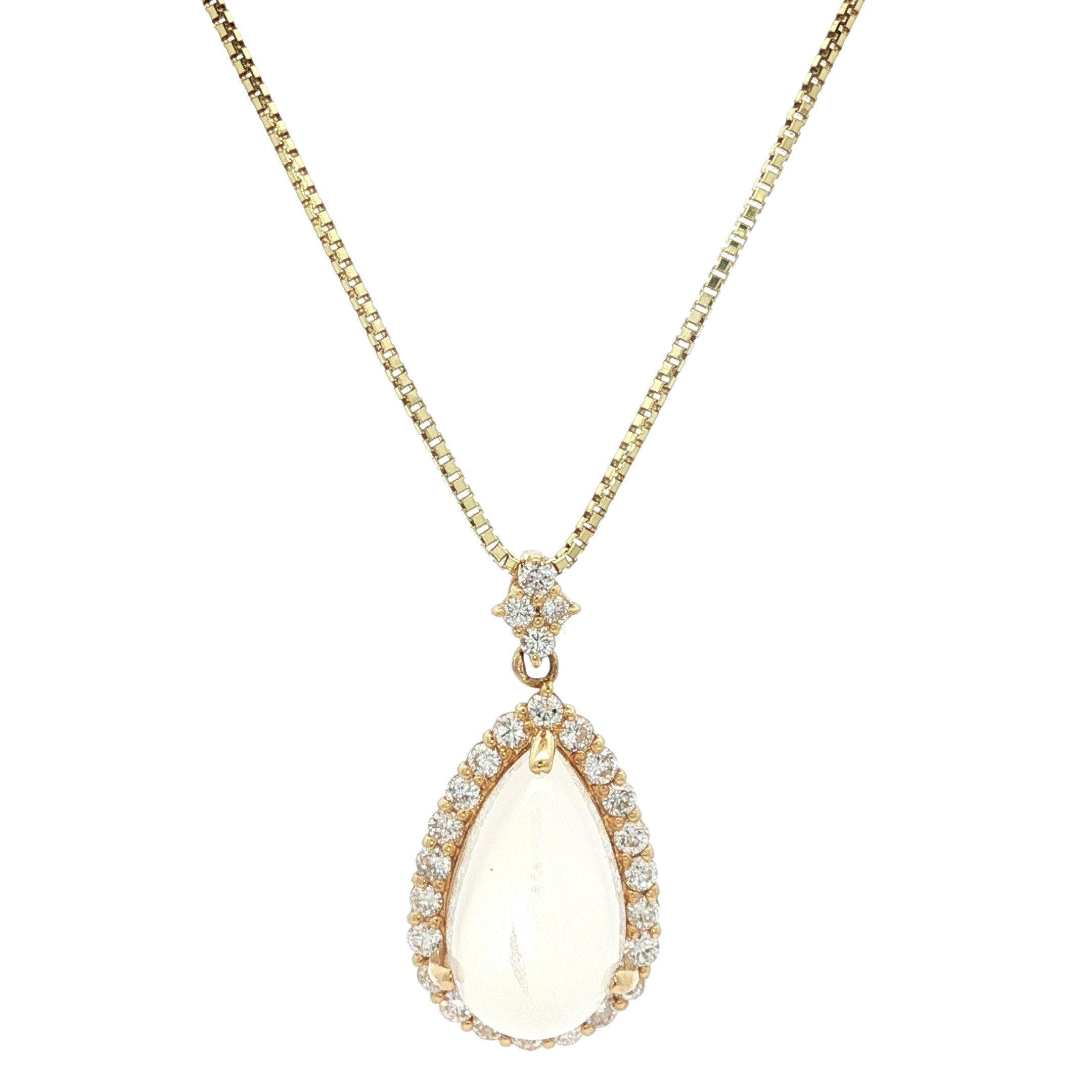 Collier en or jaune 18k avec pendentif en forme de poire et halo de diamants pour pierres de lune bleues Neuf - En vente à Montclair, NJ