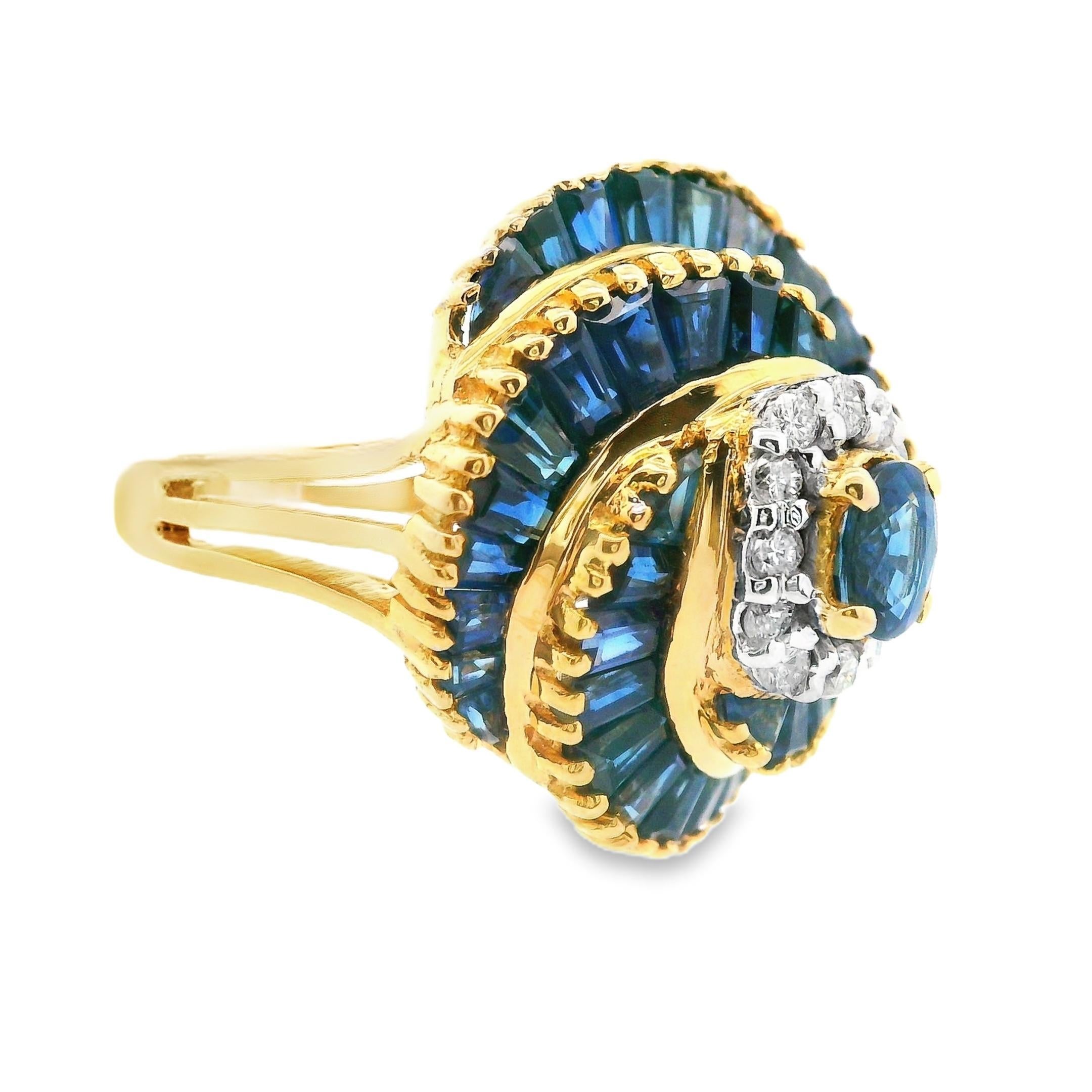 18k Yellow Gold Blue Sapphire and Diamond Ring In Good Condition For Sale In Lexington, KY