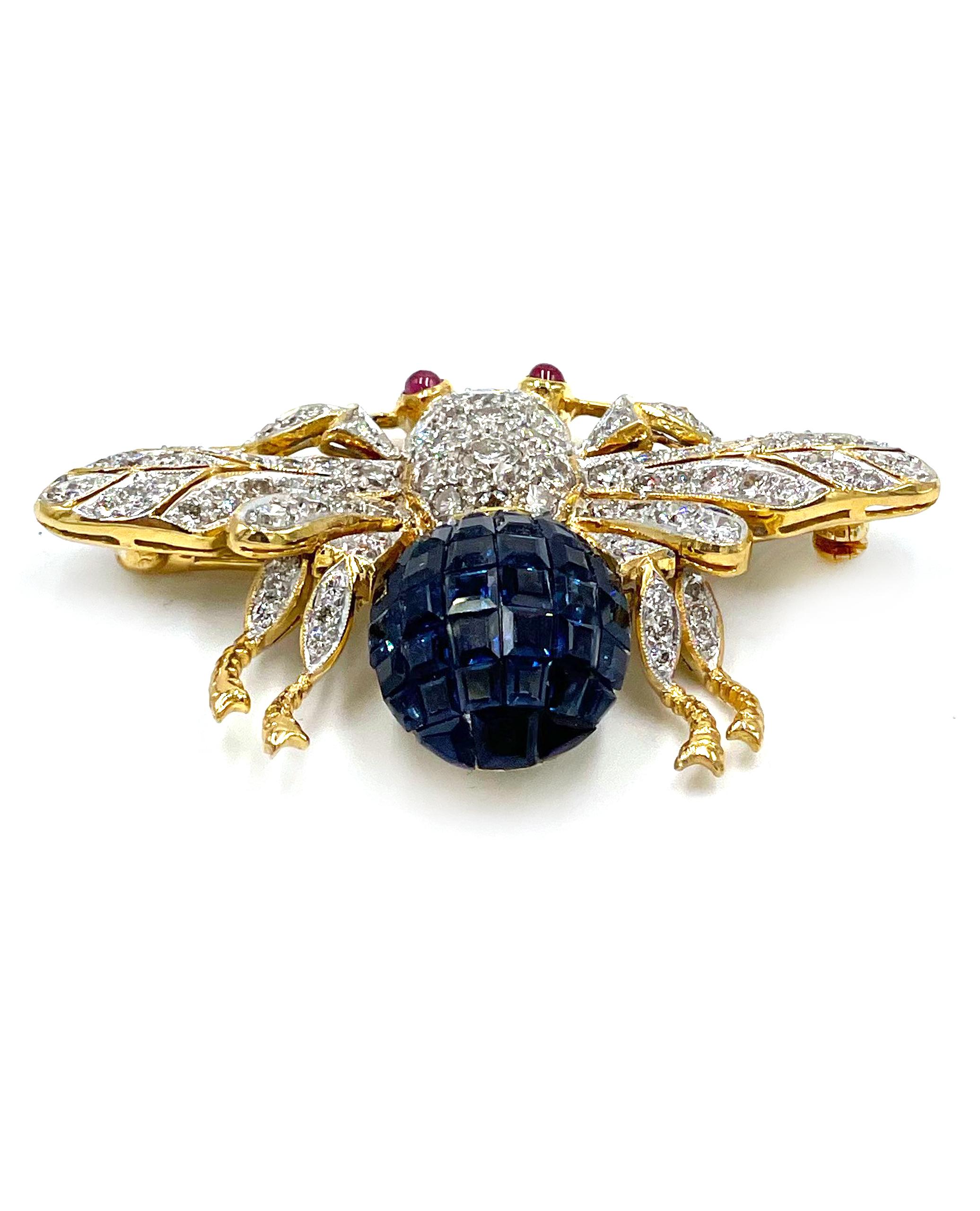 Square Cut 18K Yellow Gold Blue Sapphire Bee Pin For Sale