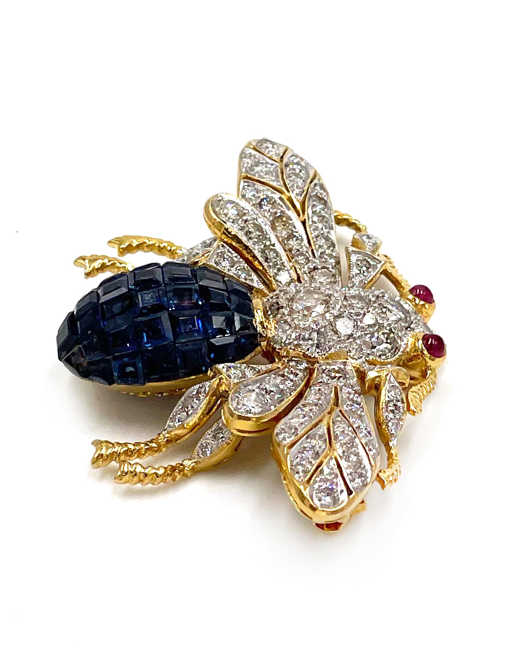 18K Yellow Gold Blue Sapphire Bee Pin In Good Condition For Sale In Old Tappan, NJ