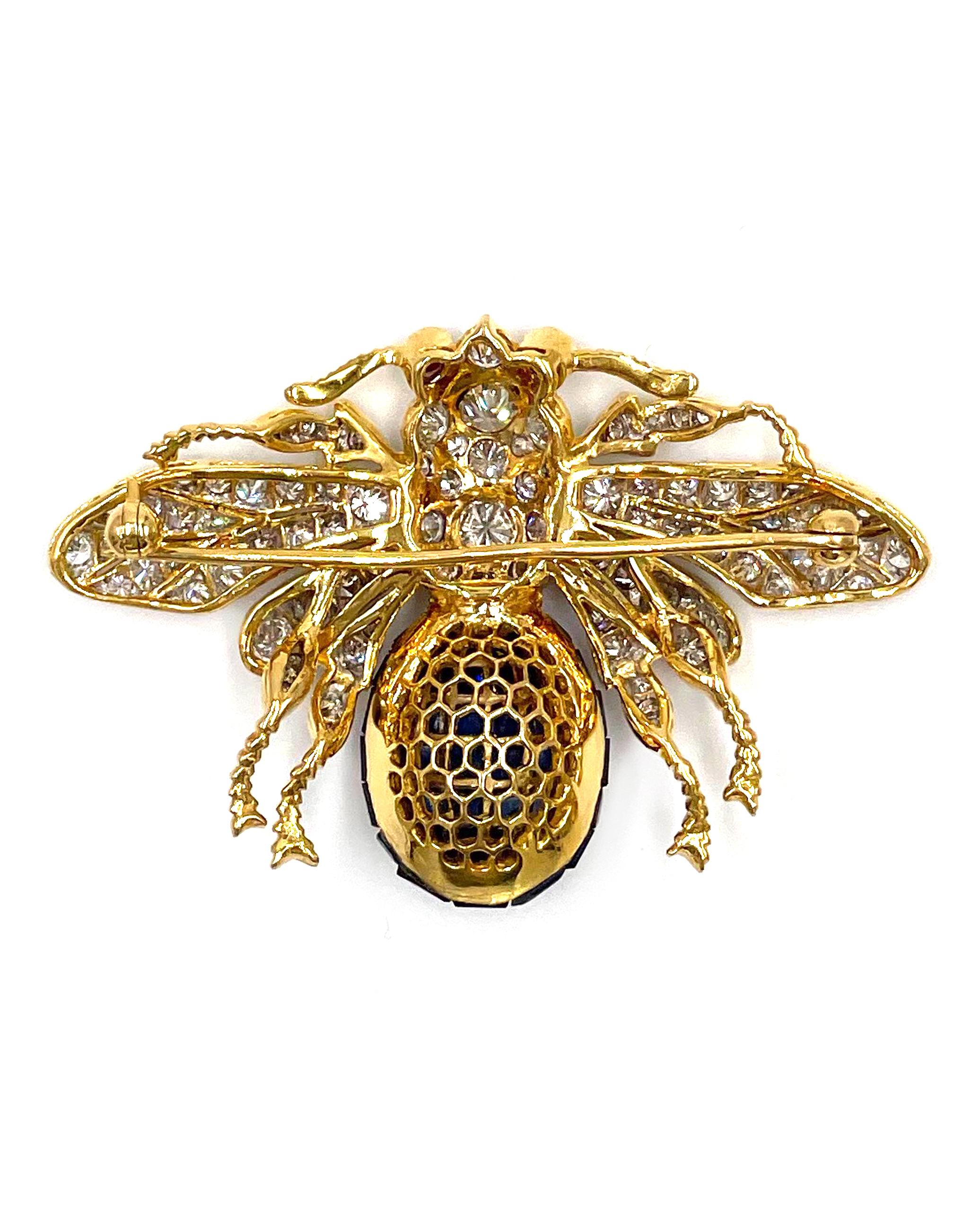 Women's or Men's 18K Yellow Gold Blue Sapphire Bee Pin For Sale