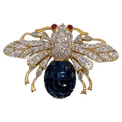 Vintage 18K Yellow Gold Blue Sapphire Bee Pin