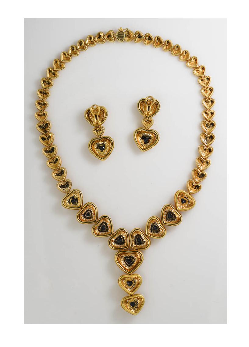 Ensemble de bijoux, boucles d'oreilles et collier en or jaune 18 carats avec saphir bleu et diamants 94.4 g, 3 en vente 3