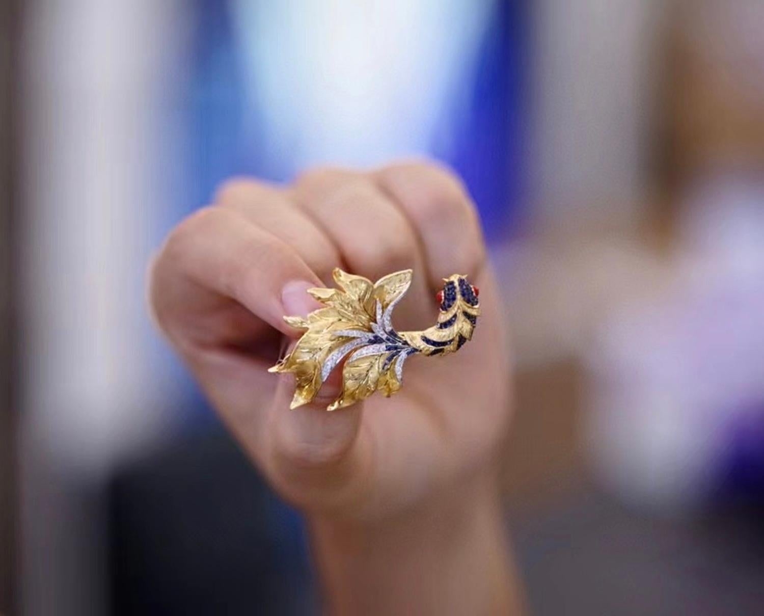 18K Yellow Gold Blue Sapphire & Diamond Koi Fish Brooch Pendant For Sale 4