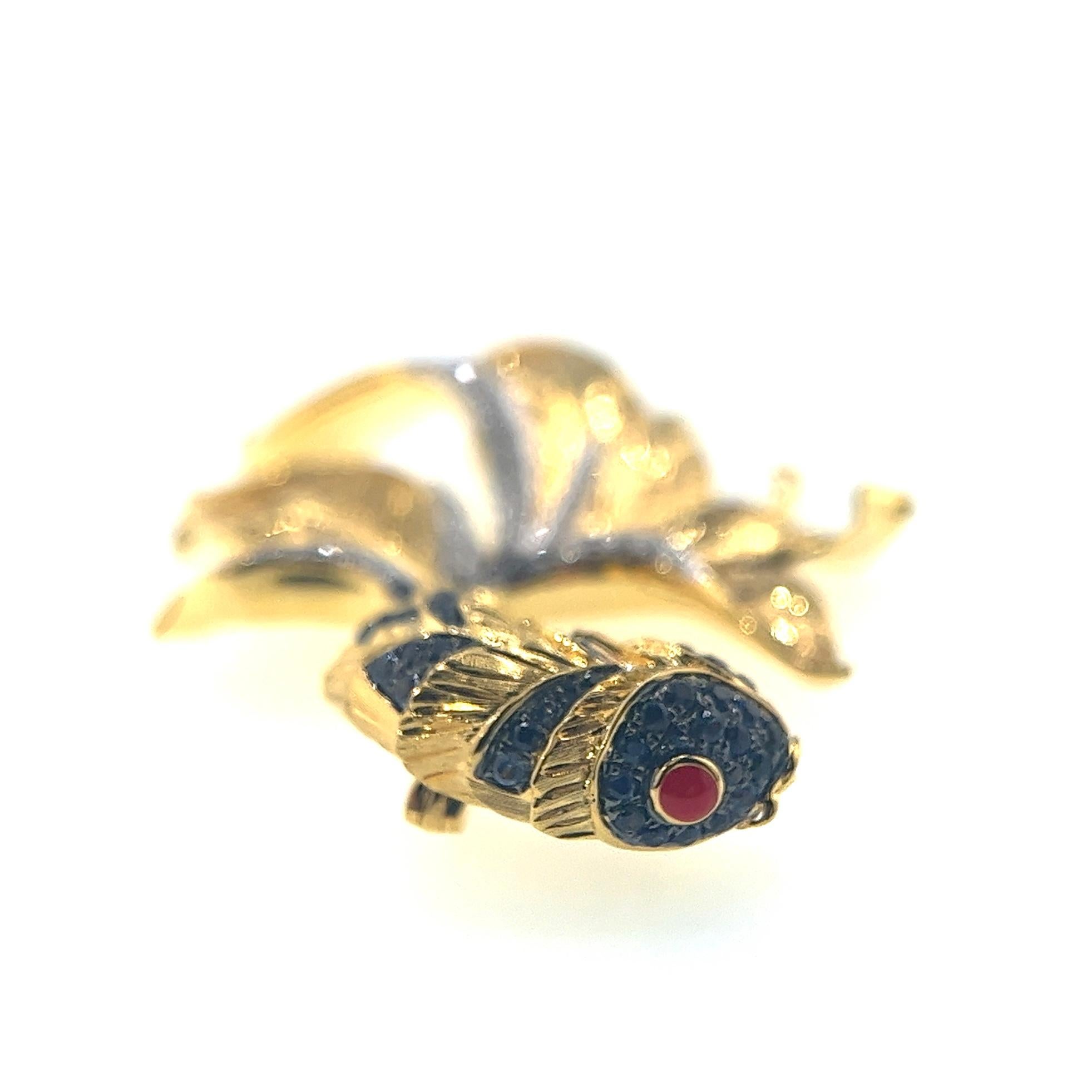 18K Yellow Gold Blue Sapphire & Diamond Koi Fish Brooch Pendant In New Condition For Sale In Kowloon, HK