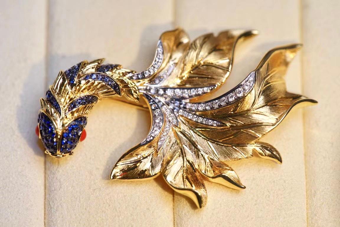 18K Yellow Gold Blue Sapphire & Diamond Koi Fish Brooch Pendant For Sale 3