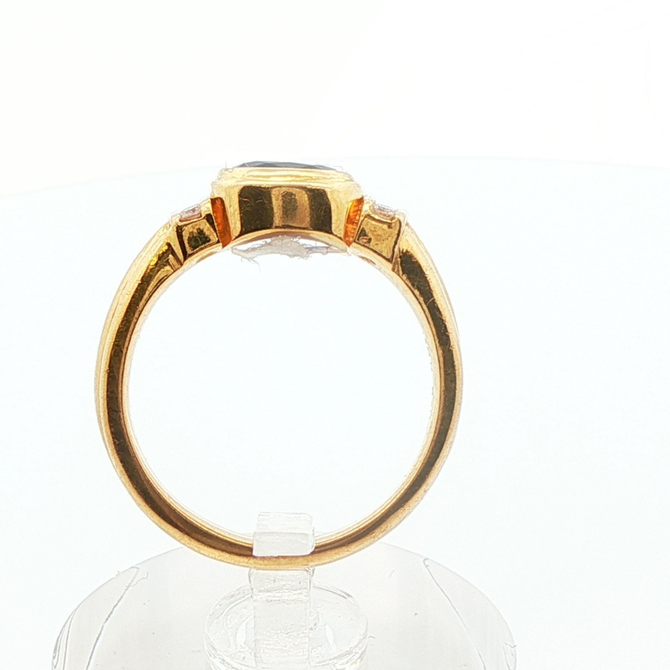 Anillo de oro amarillo de 18 quilates con zafiro azul y diamantes en venta 1