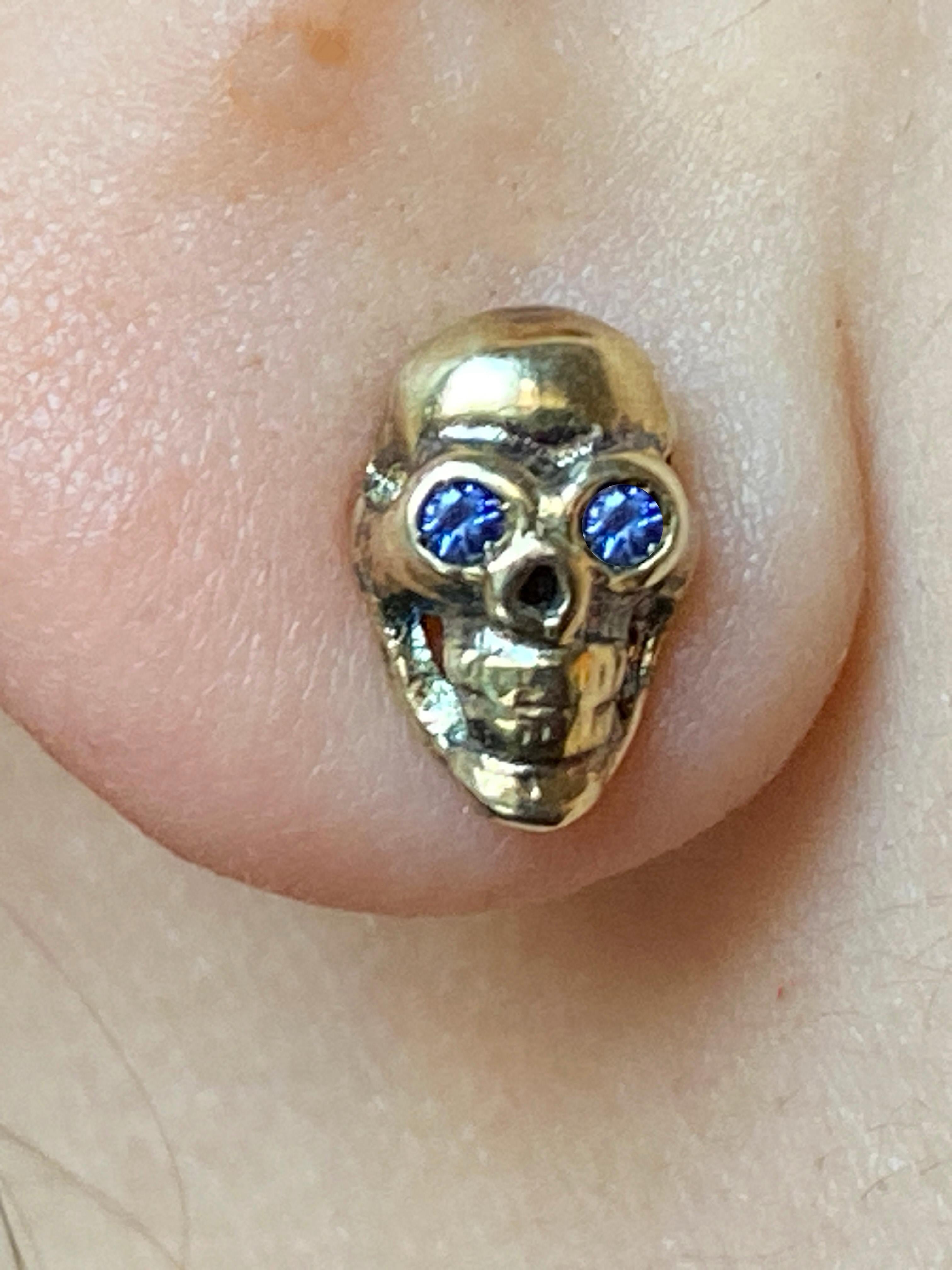 Victorian 18K Yellow Gold Blue Sapphire Eyes Skelton Rock Stud Man Earrings For Sale 3