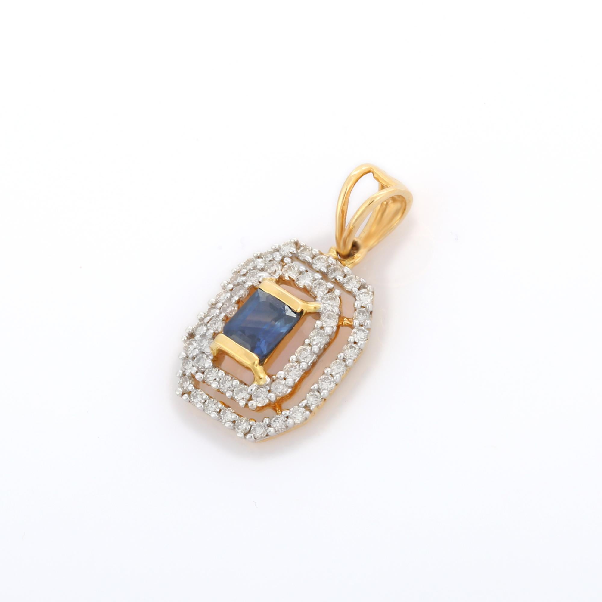 18K Yellow Gold Blue Sapphire Halo Pendant with Diamonds In New Condition For Sale In Houston, TX