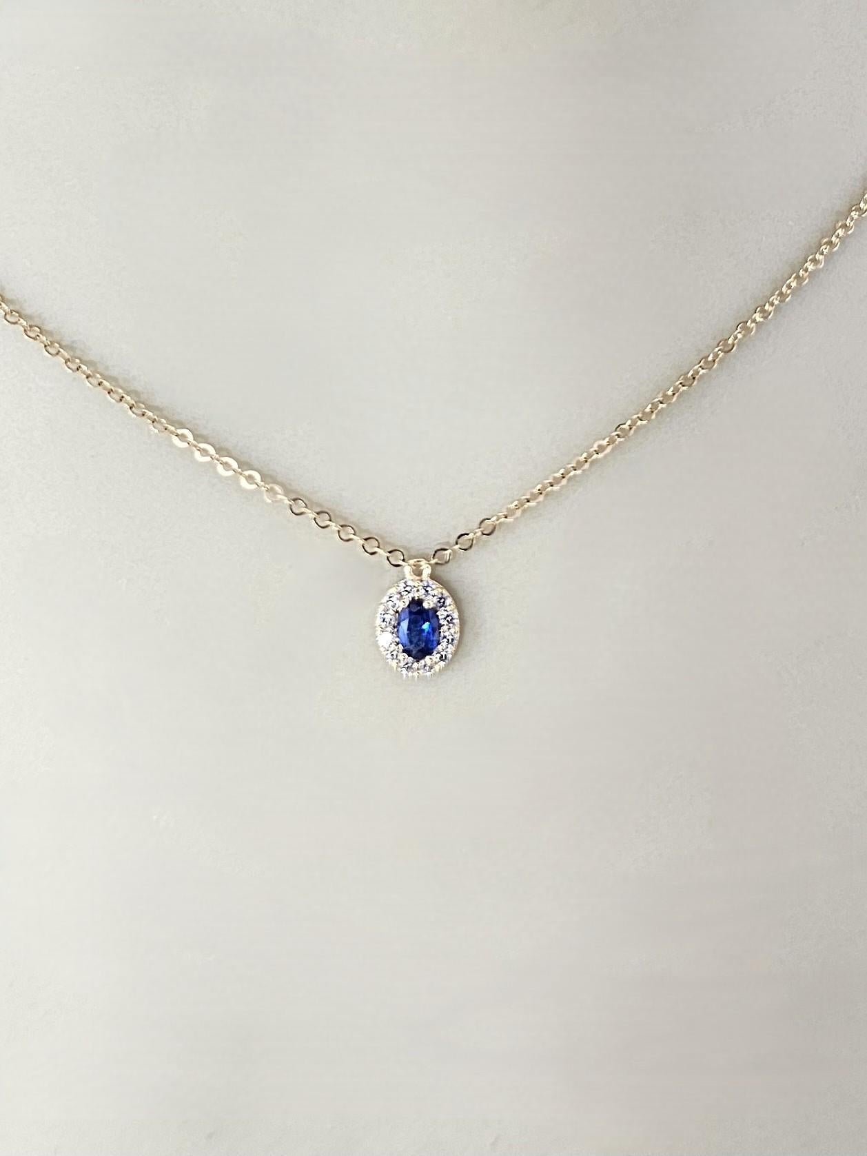 Collier à pendentif en or jaune 18K avec pierres bleues et diamants simulés #23526 en vente 2