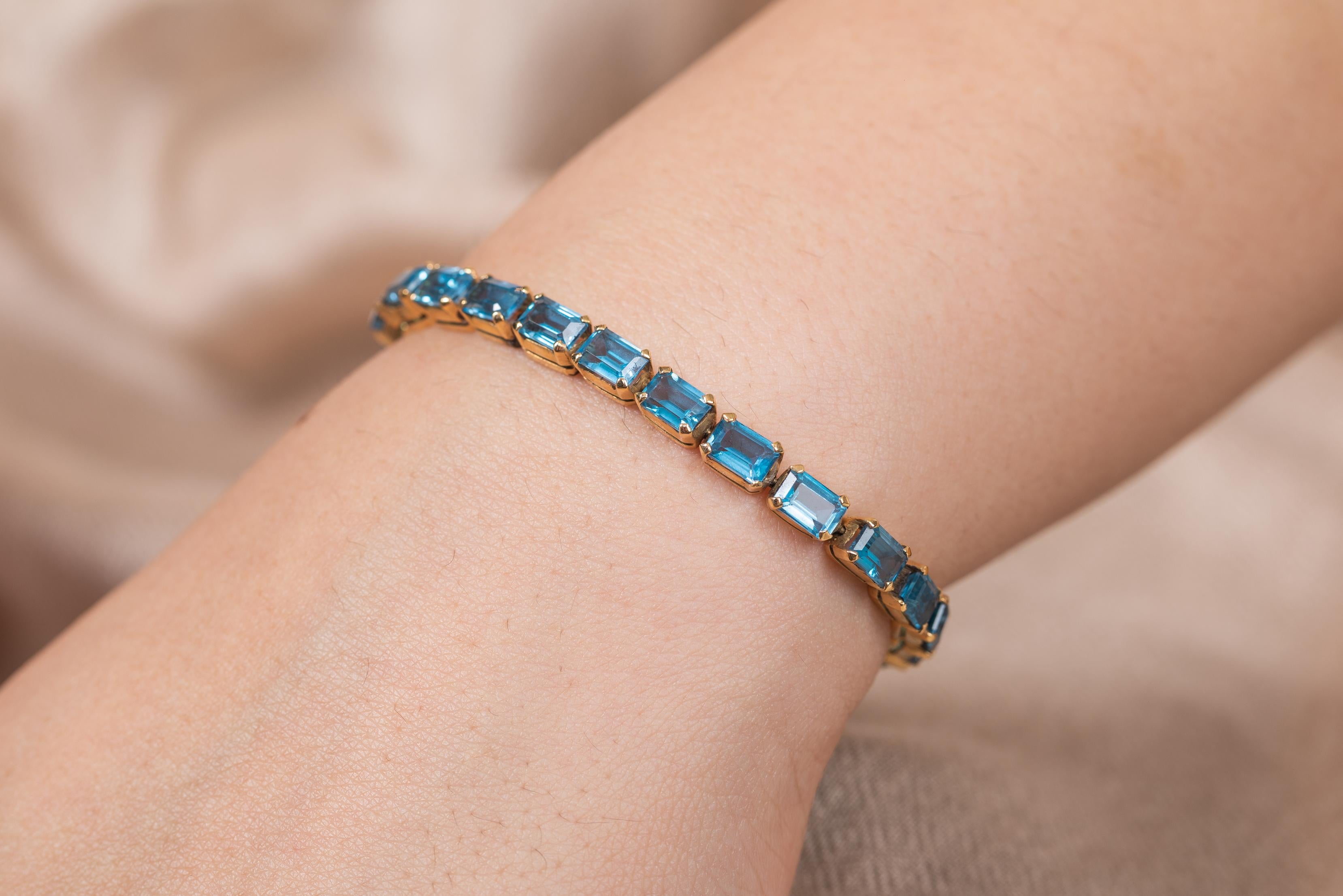 Bracciale tennis in oro giallo massiccio 18k taglio ottagono 18,5 carati Topazio Blu Regalo In condizioni Nuovo a New York, NY