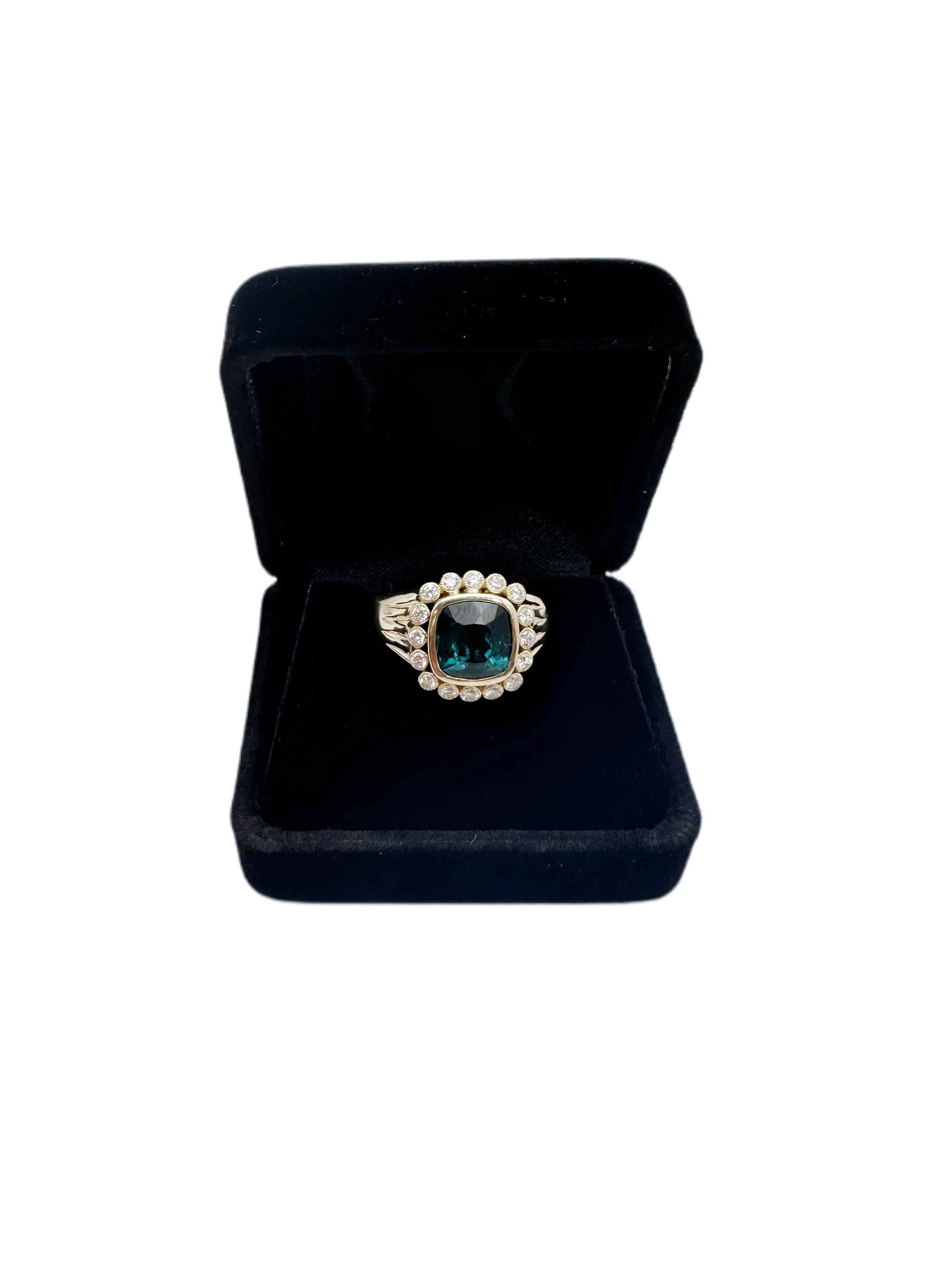 For Sale:  18K Yellow Gold Blue Topaz Cushion Cut Signet Ring with Diamond Accents 3