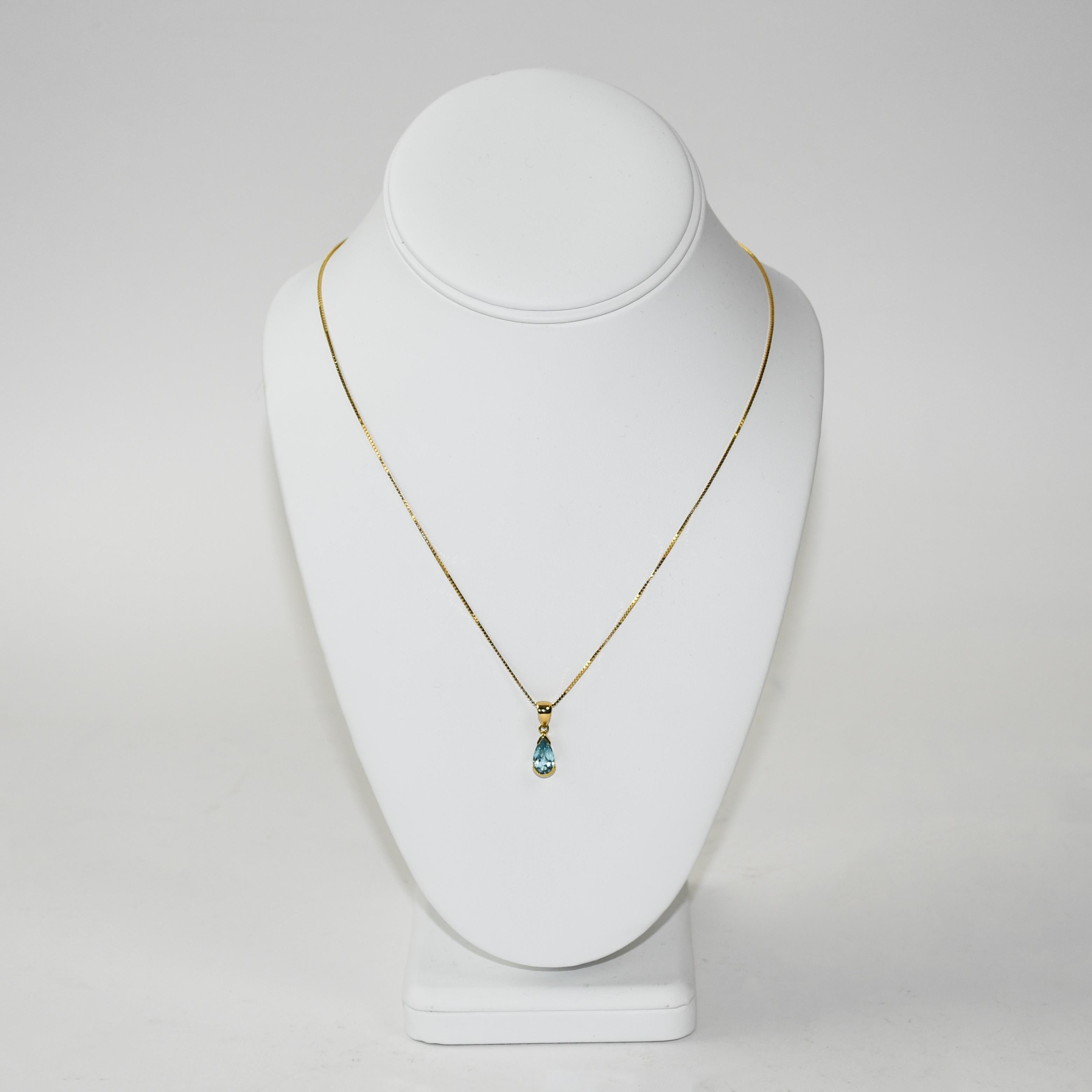 18K Yellow Gold Blue Topaz Necklace 4.5g en Excelente estado para la venta en Laguna Beach, CA