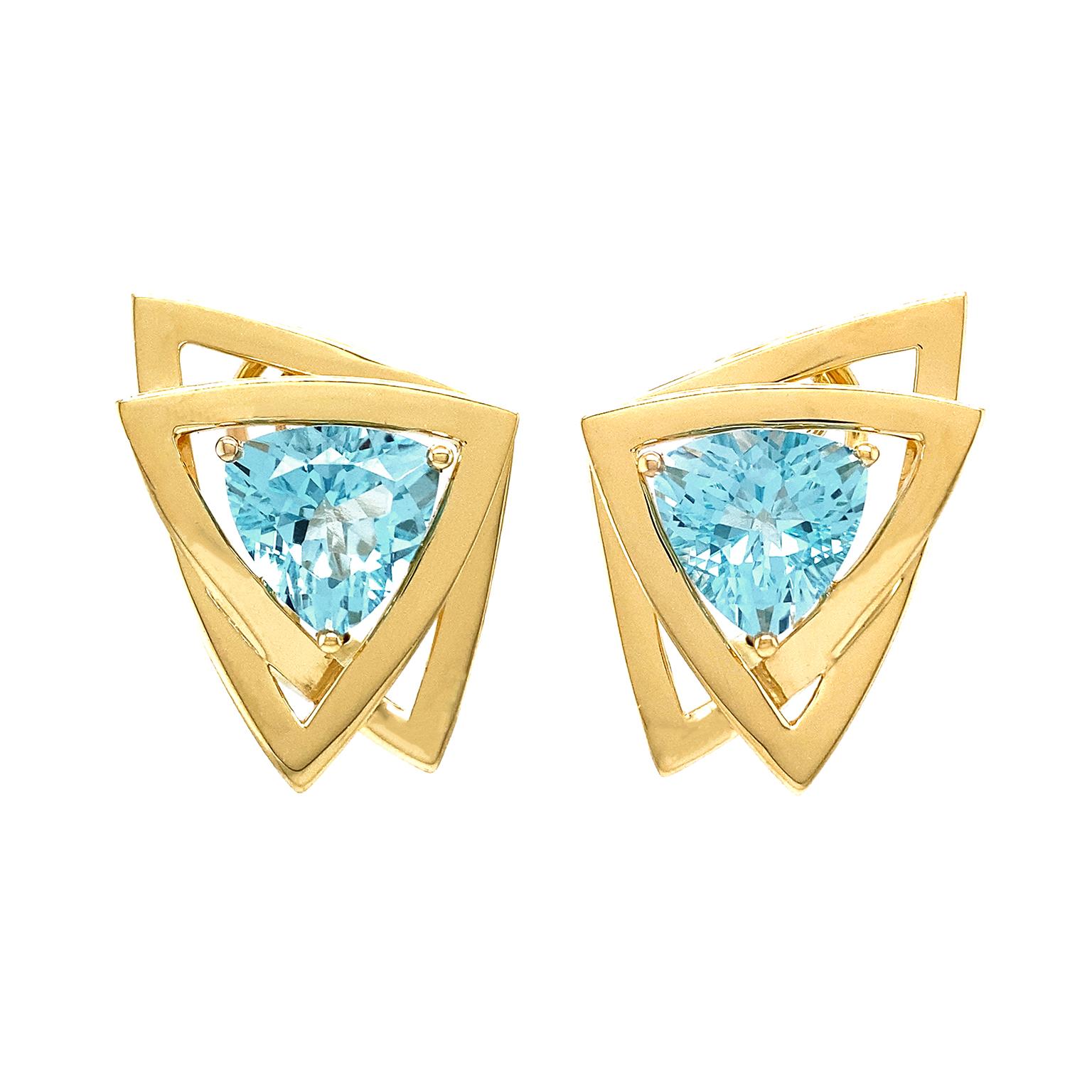 18K Yellow Gold Blue Topaz Trillion Clip-On Earring In New Condition For Sale In New York, NY