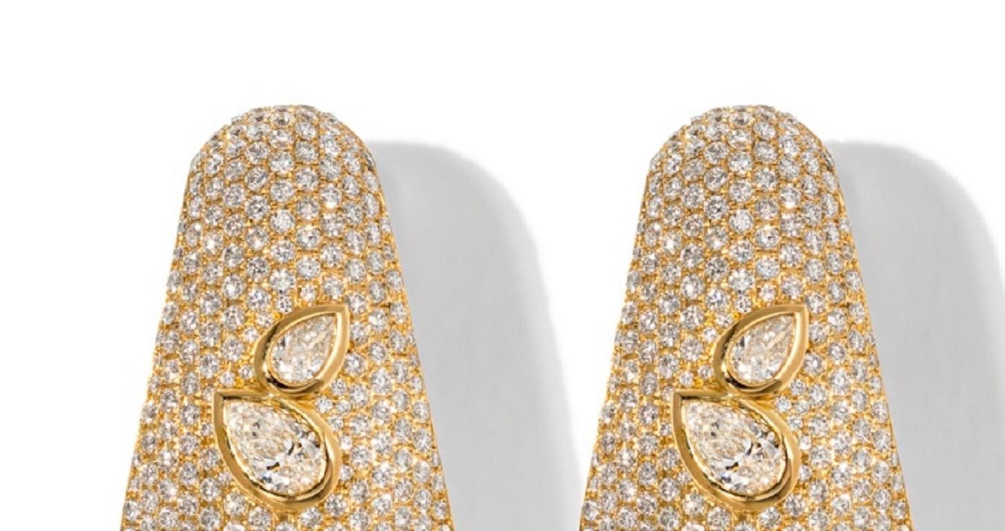 Women's AS29 18 Karat Yellow Gold Bombee Pear Shaped Diamond Earrings For Sale