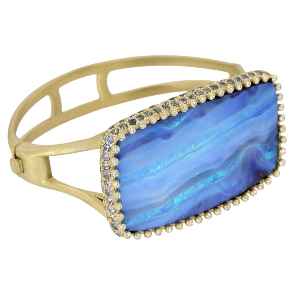 Armband mit Scharnier aus 18-karätigem Gelbgold, Boulder-Opal, Saphir und Diamanten von Suzy Landa