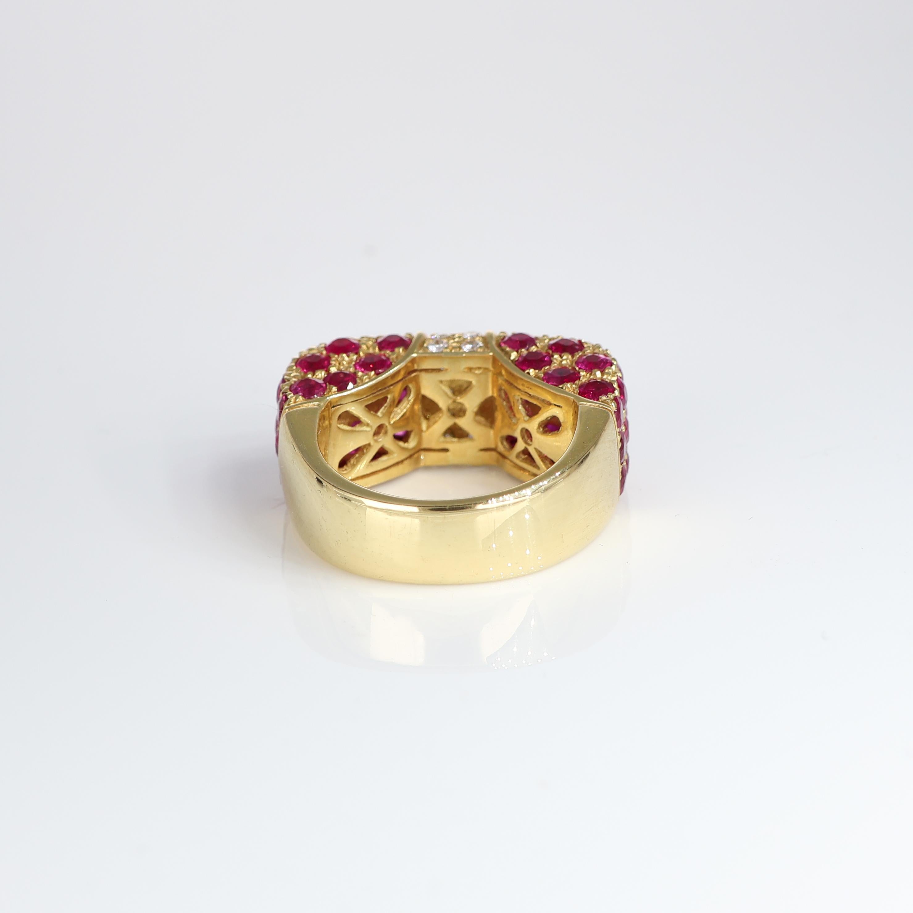 Women's or Men's 18k Yellow Gold Bow-Shaped Ring with Ruby and Diamond Pavé For Sale