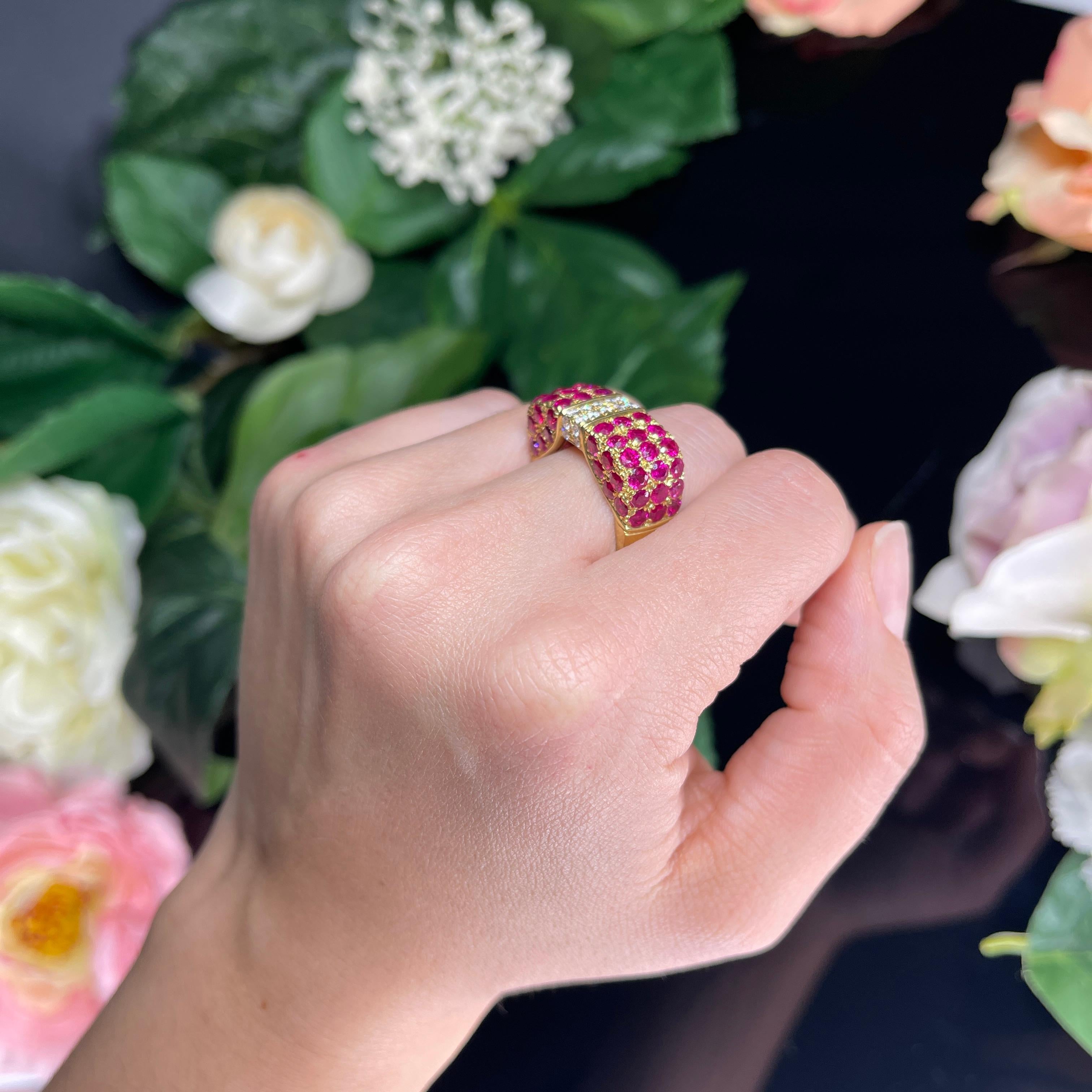 18k Yellow Gold Bow-Shaped Ring with Ruby and Diamond Pavé For Sale 2