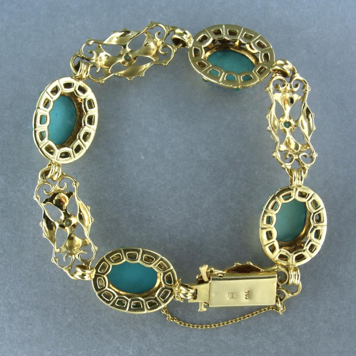 Bracelet en or jaune 18 carats serti de turquoise - 18 cm de long

description détaillée :

Le bracelet mesure environ 18 cm de long et 1,4 cm de large, et est muni d'une chaîne de sécurité.

Poids total du bracelet : 24,3 grammes

Occupé par :

- 4
