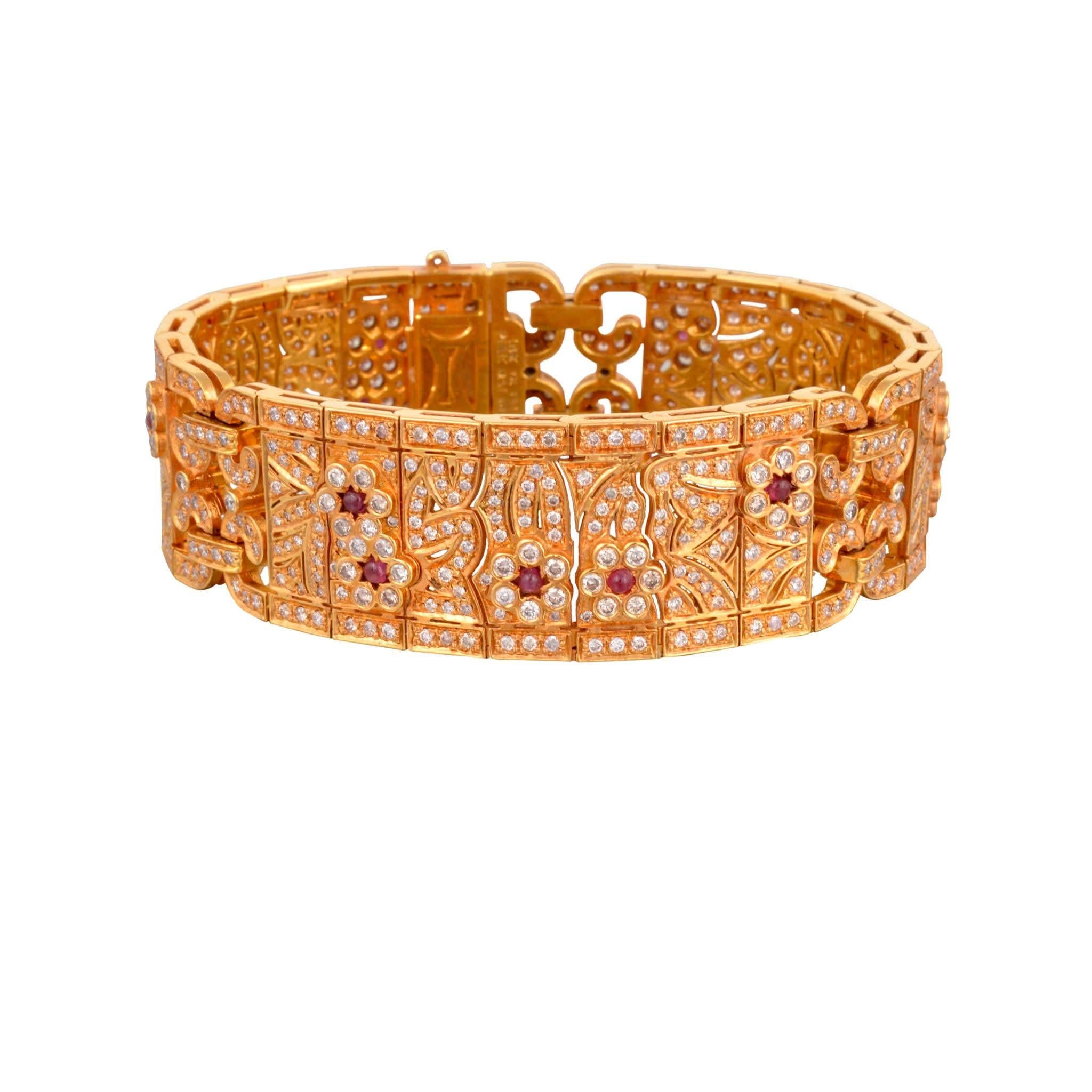 Donna Bracciale in oro giallo 18K con diamanti Pink Diamond e rubino in vendita