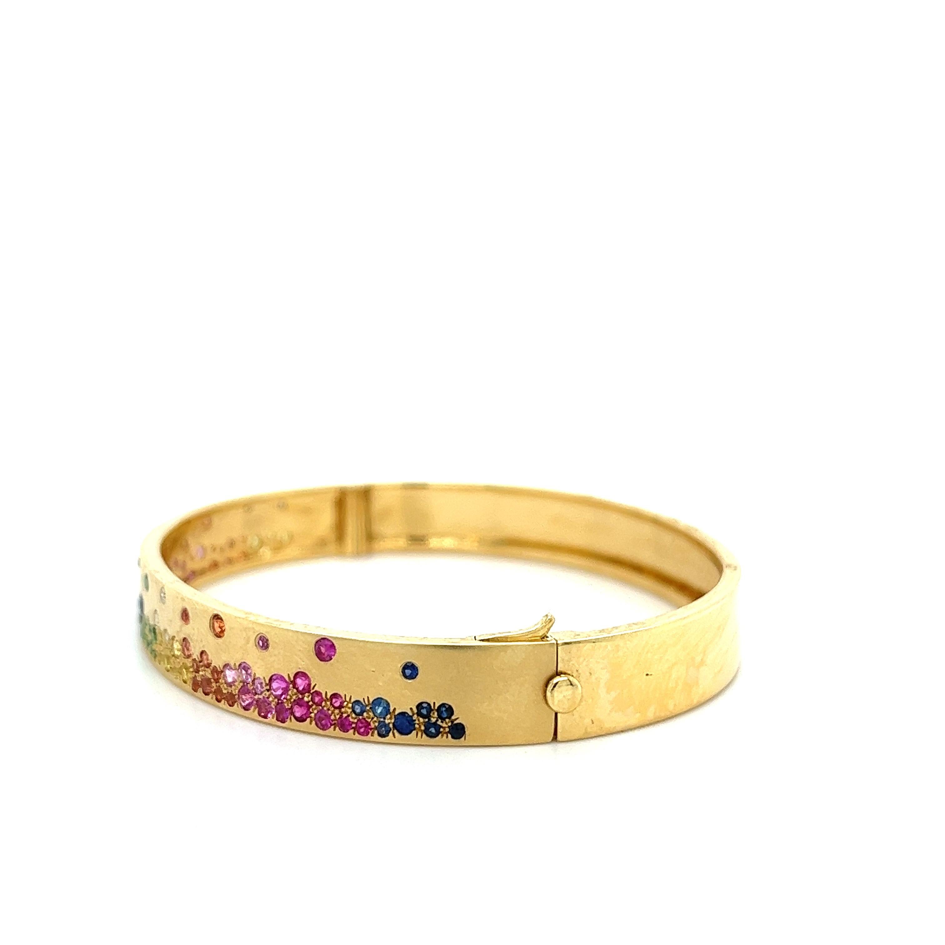 Armband aus 18 Karat Gelbgold mit mehrfarbigen Edelsteinen und Diamanten (Rundschliff) im Angebot