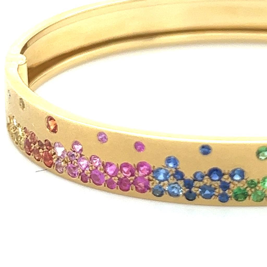 18K Yellow Gold Bracelet with Multi-Color Gemstones and Diamonds In New Condition For Sale In Hong Kong, HK