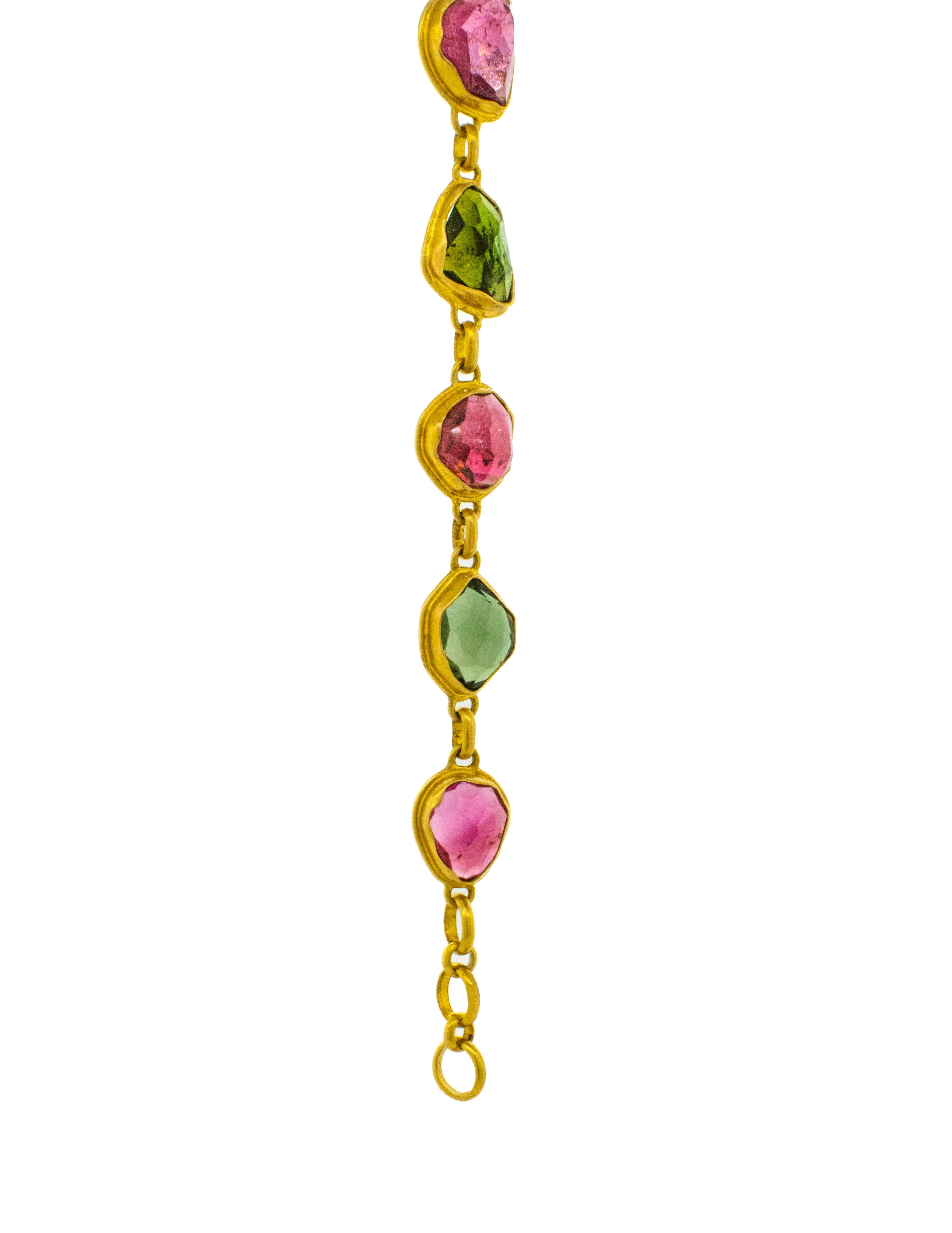 Armband aus 18 Karat Gelbgold mit rosa und grünem Turmalin im Rohschliff und grünem Turmalin im Zustand „Neu“ im Angebot in Boone, NC