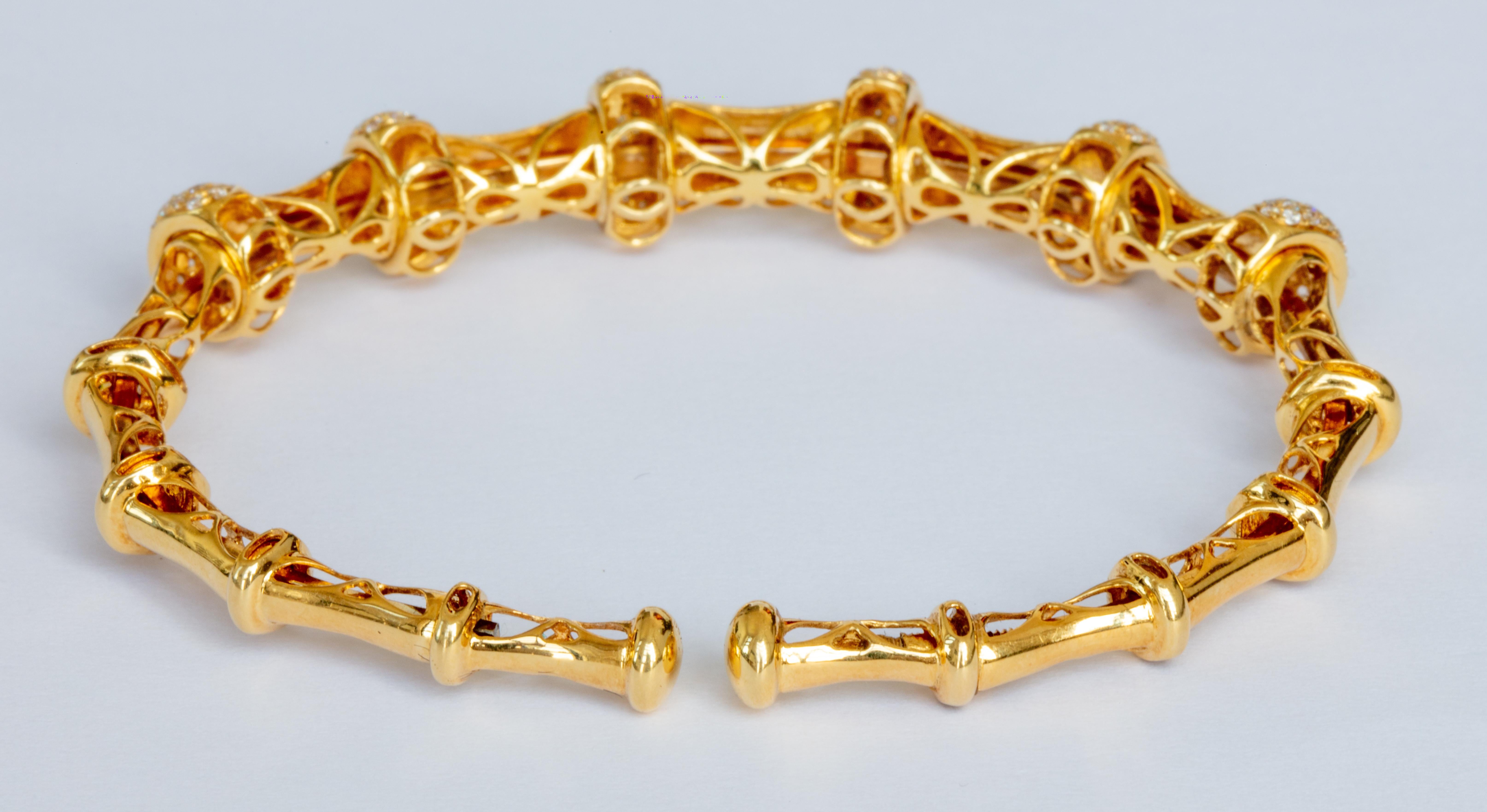 18k Yellow Gold Bracelet with SVI F Color Diamonds For Sale 1