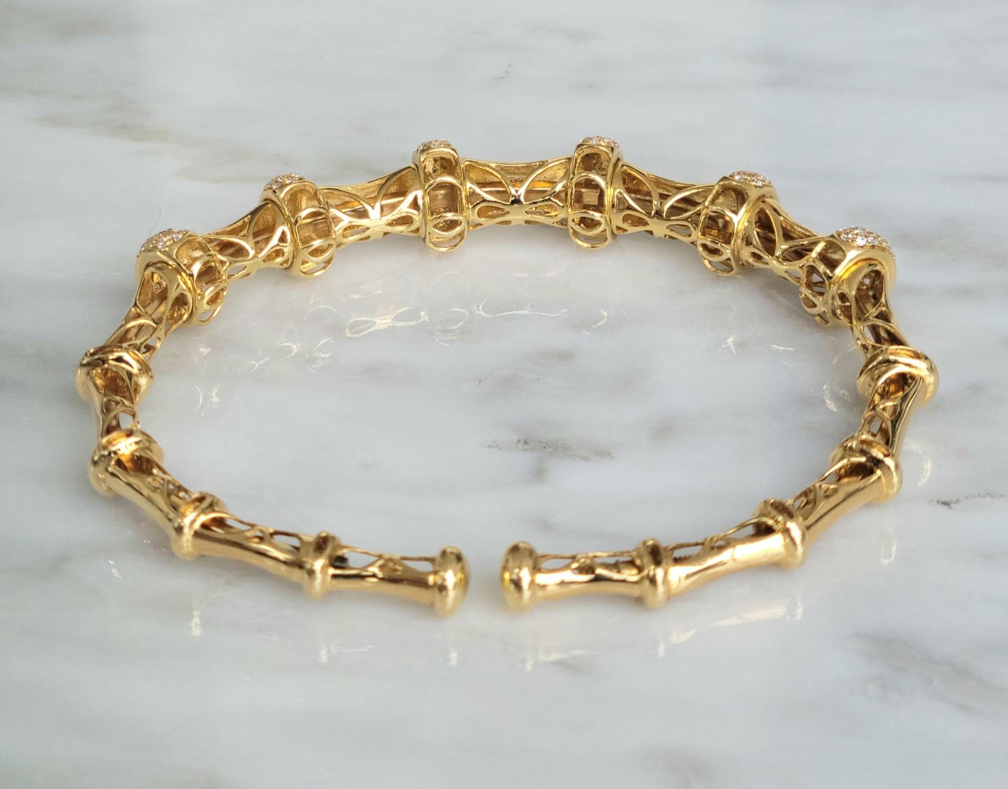Modern 18k Yellow Gold Bracelet with SVI F Color Diamonds For Sale