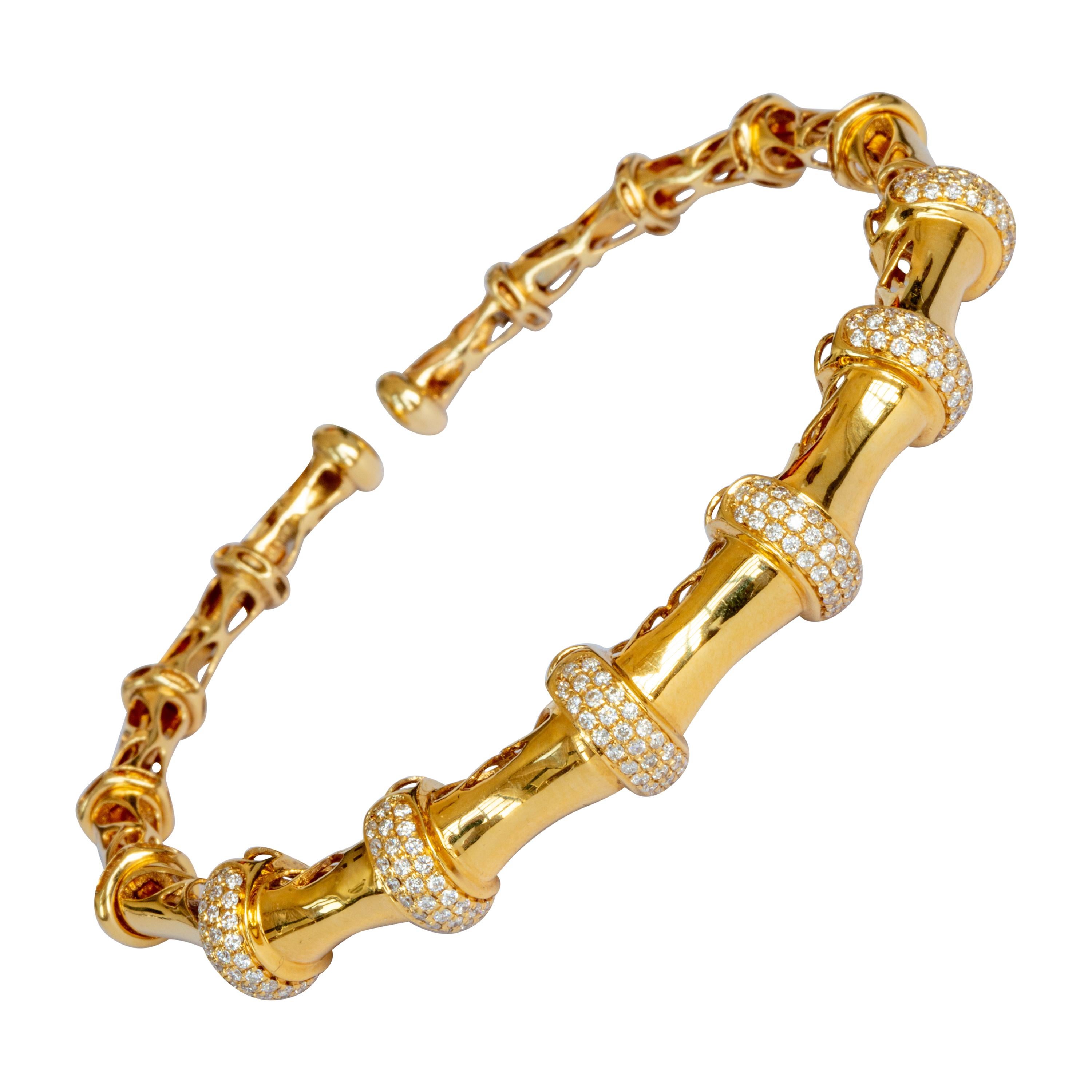 18k Yellow Gold Bracelet with SVI F Color Diamonds For Sale