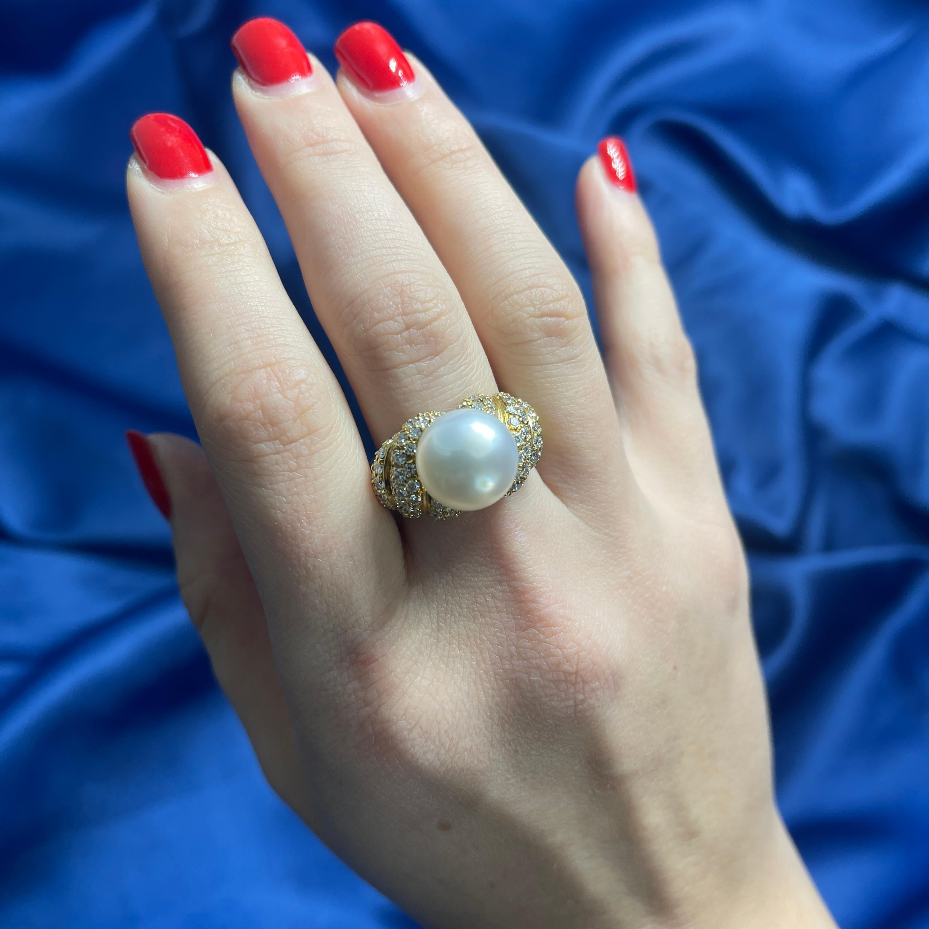 18K Yellow Gold Braided Pavé Diamond Ring with Central Pearl For Sale 2