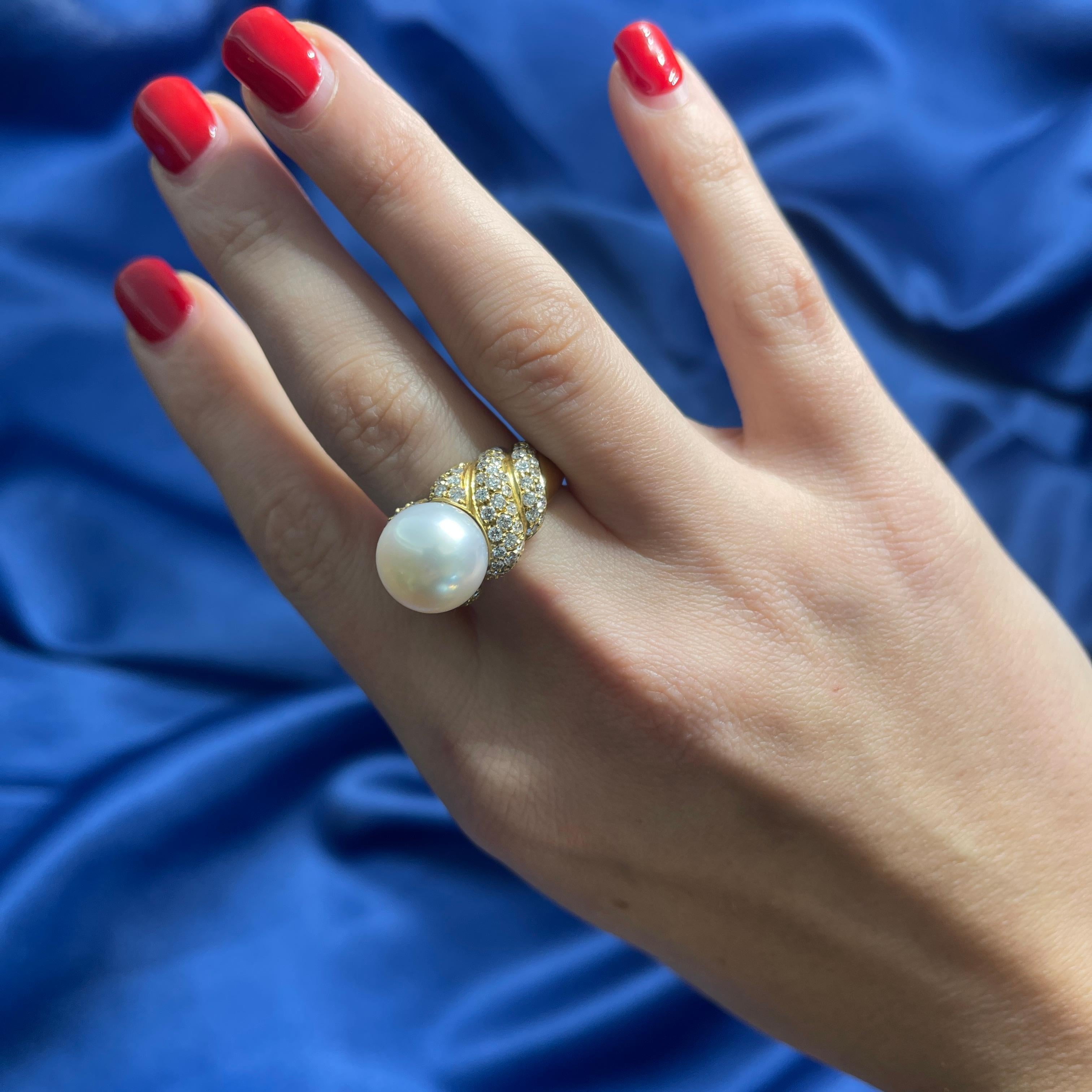 18K Yellow Gold Braided Pavé Diamond Ring with Central Pearl For Sale 4