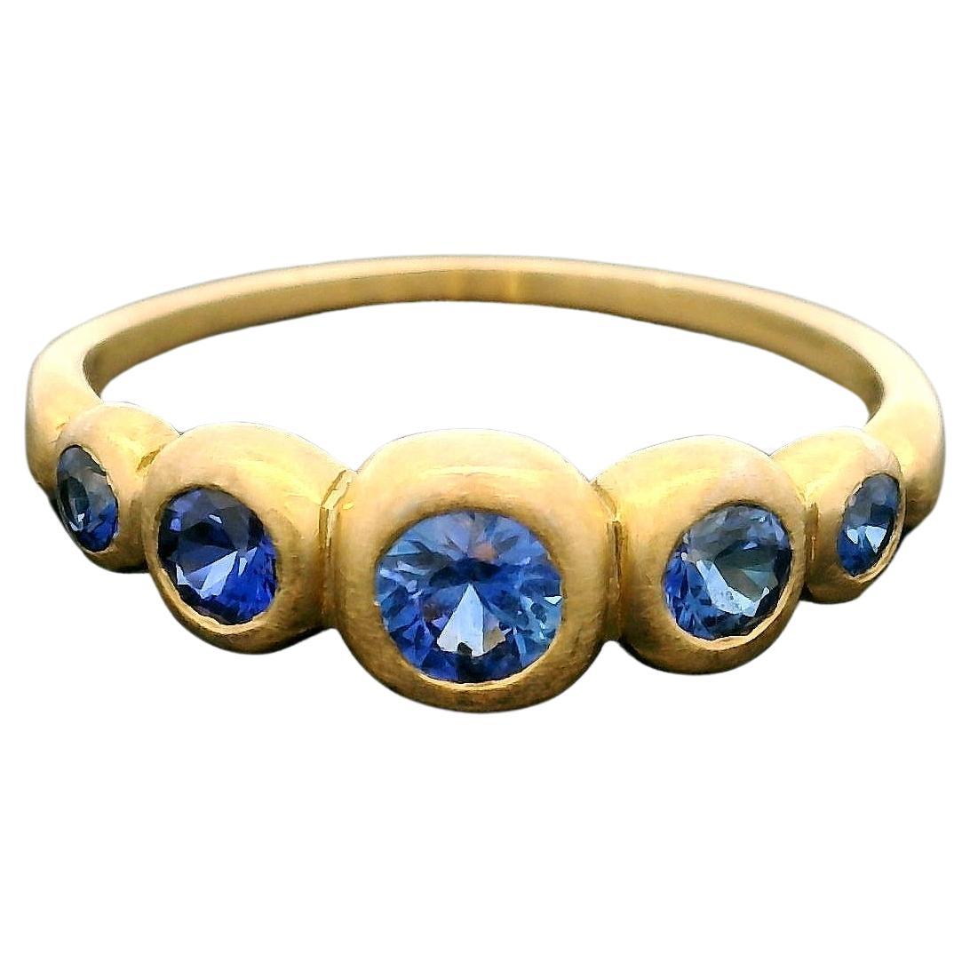 18k Yellow Gold Brilliant Blue .75ctw Sapphire Bezel Graduated Pyramid Band Ring For Sale