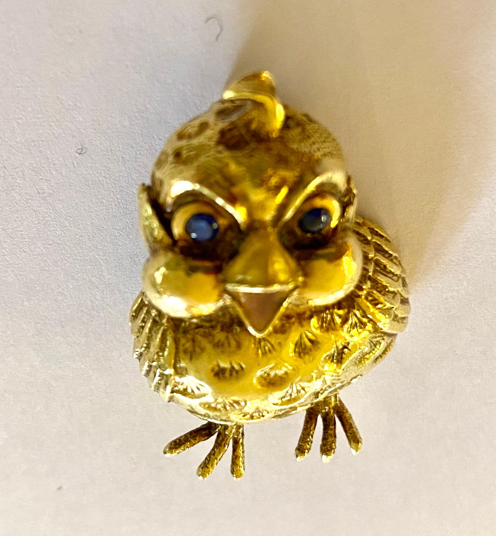 Cabochon 18 Karat Yellow Gold Brooch, 'Chick', London, 1970 For Sale