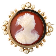 18k yellow gold brooch with a cameo and pearls – 6.4 grams