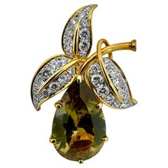18K Yellow Gold Brooch with Diamonds and Zultanite in a Floral Design 