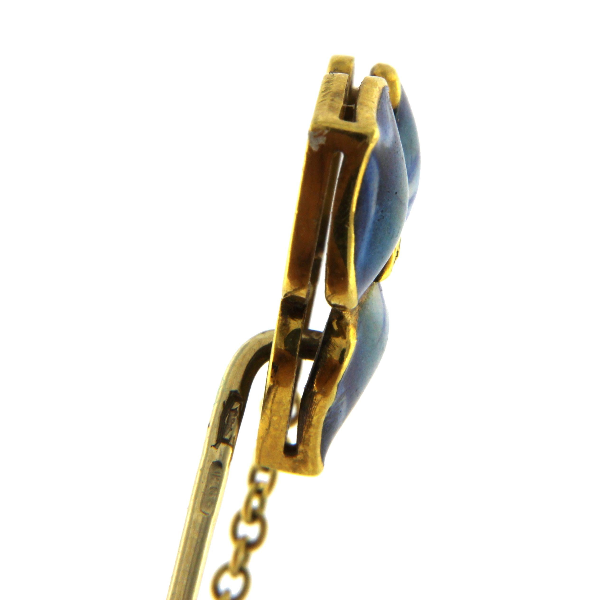 Donna Spilla in oro giallo 18 carati con fiore smaltato e diamante centrale in vendita