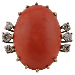 18K Yellow Gold Brooch with Mediterranean Coral and Brilliant-Cut Diamonds