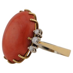 Broche en or jaune 18 carats avec corail méditerranéen et diamants taillés en brillant
