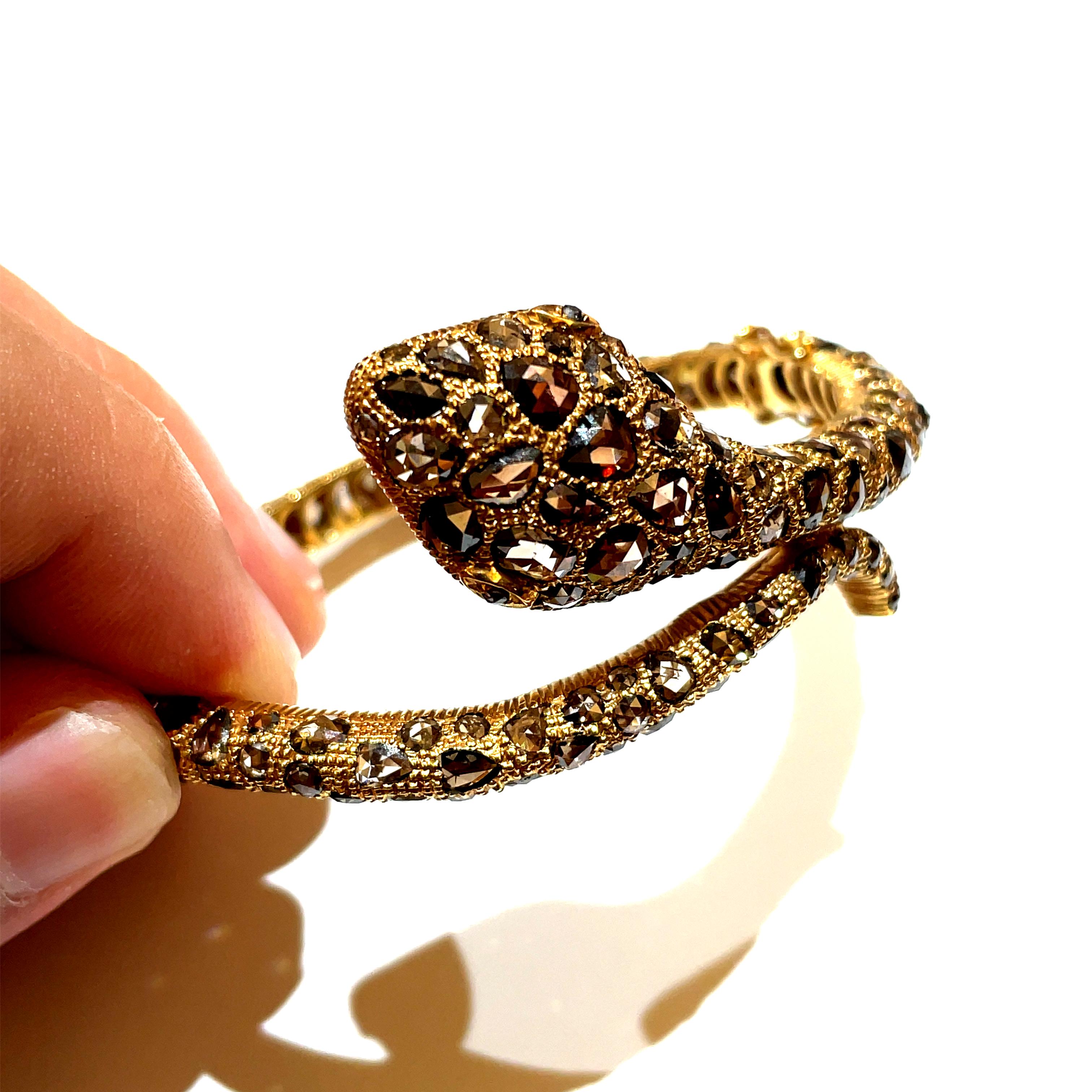 18k Yellow Gold Brown Diamond Snake Bangle In New Condition For Sale In Hong Kong, HK