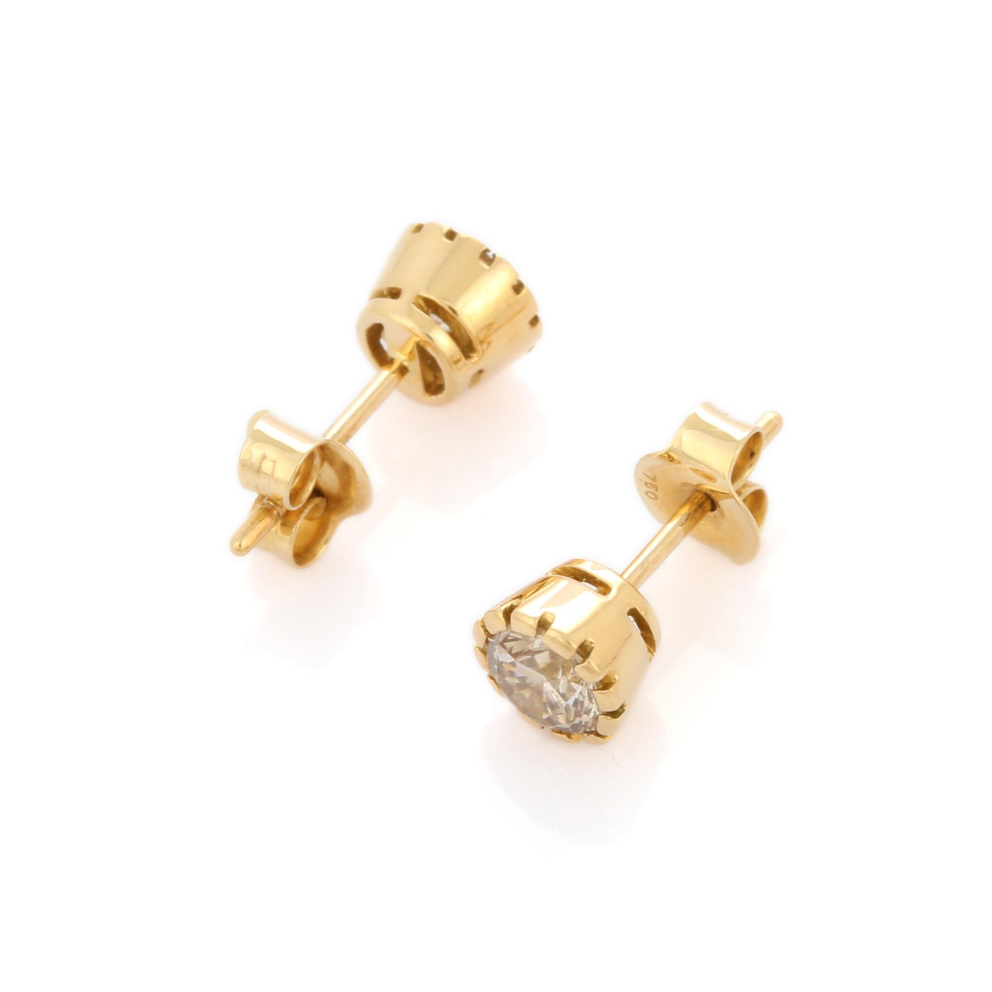 Modern 18K Yellow Gold Faceted Diamond Stud Earrings Gift for Mom For Sale