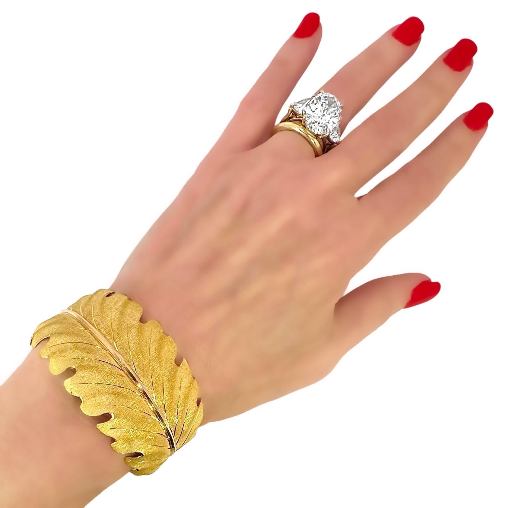 18K Yellow Gold Buccellati Laurel Leaf Bangle Bracelet 1 3/8 Inches Wide 8