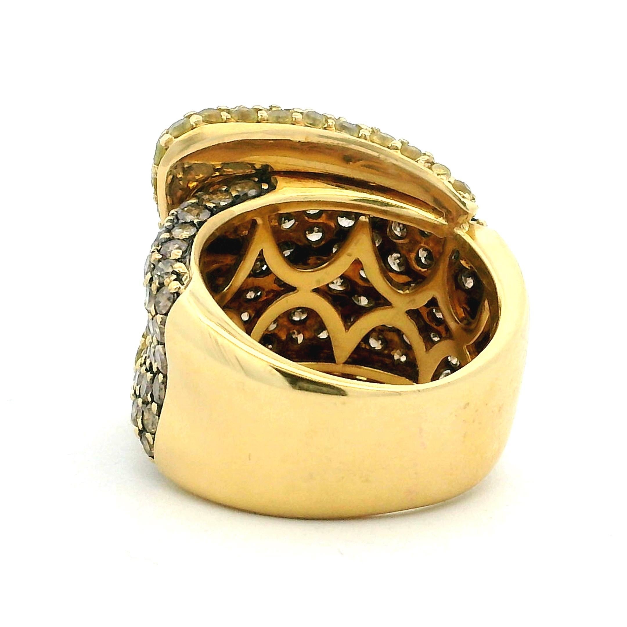 Bague à boucle en or jaune 18K  Diamants champagne et saphirs jaunes, Italie 1990 Unisexe en vente