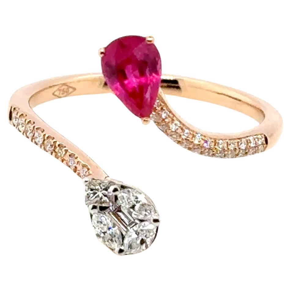 Bague de fiançailles en or jaune 18 carats rubis birman poire 0,64 et diamant halo