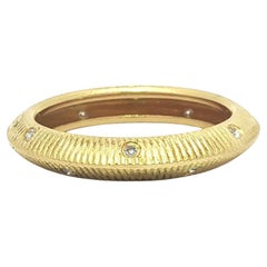 Bague empilable en or jaune 18k, diamant bruni, texturé et rainuré en bord de couteau