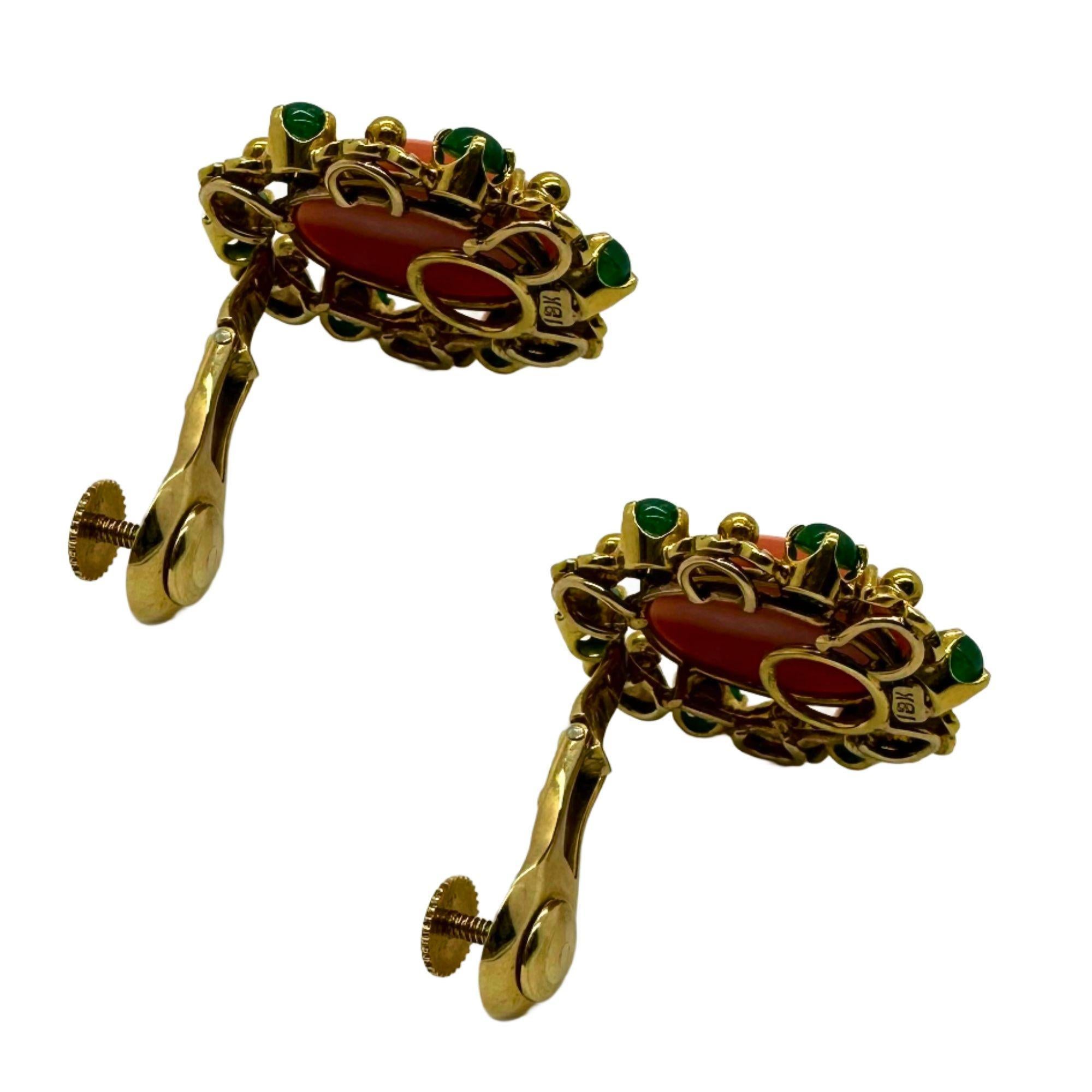 18k Yellow Gold Cabochon Coral and Emerald Earrings In Good Condition For Sale In New York, NY