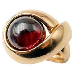 18K Yellow Gold Cabochon Garnet Dome Ring