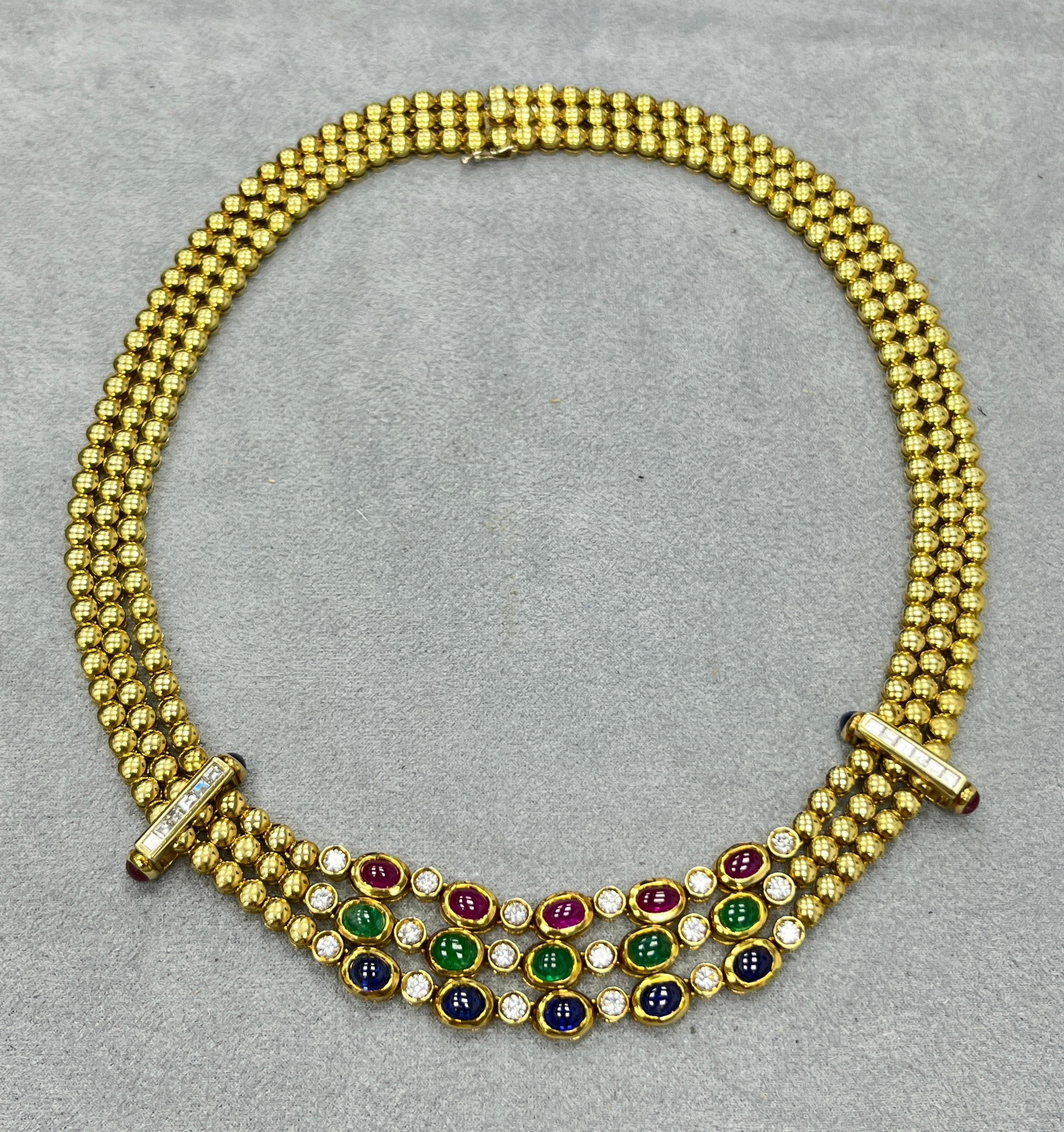 Moderno Collana con diamanti multi gemma cabochon in oro giallo 18K in vendita