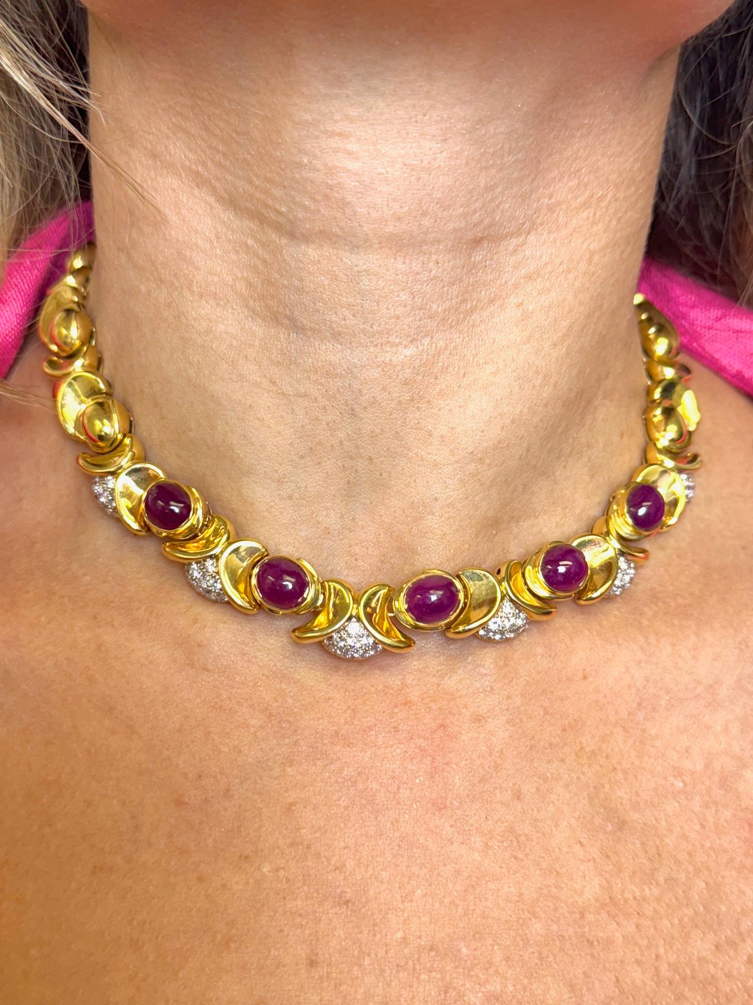 Collar de oro amarillo de 18 quilates con cabujón de rubí y diamantes en venta 5