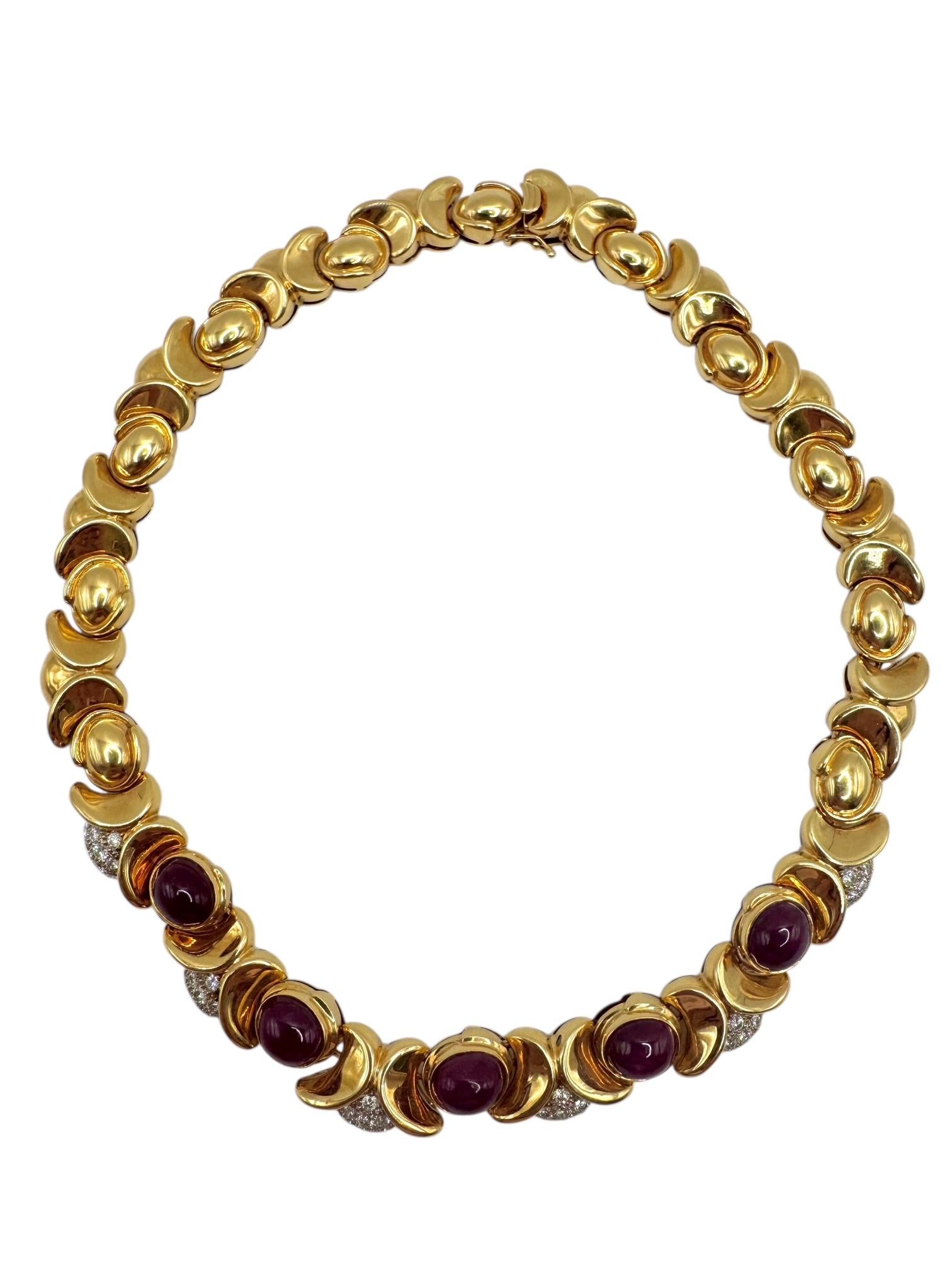 Collar de oro amarillo de 18 quilates con cabujón de rubí y diamantes en Excelente estado para la venta en Great Neck Plaza, NY